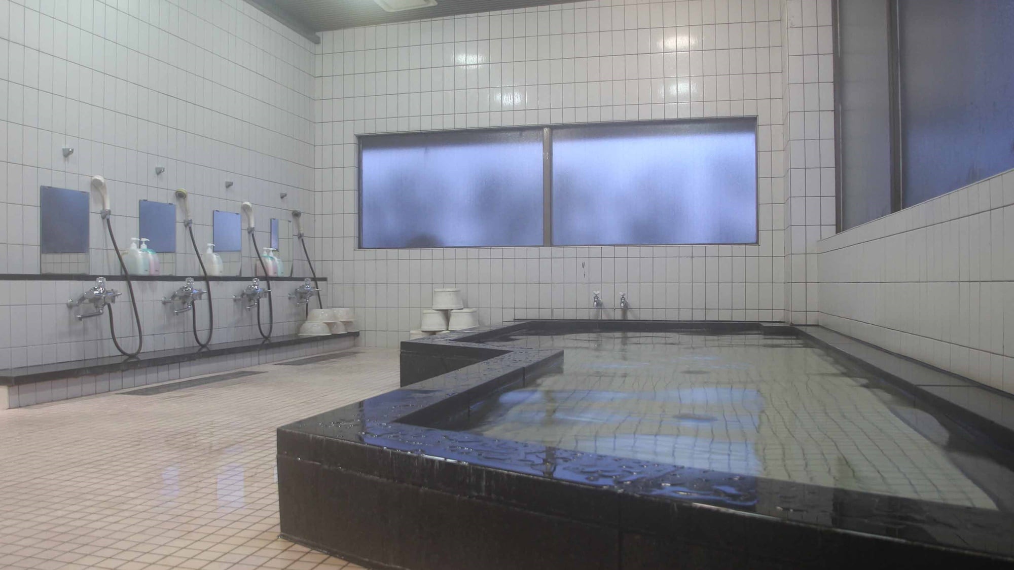 *[Large public bath] It is not a hot spring, but there is one for men and one for women.