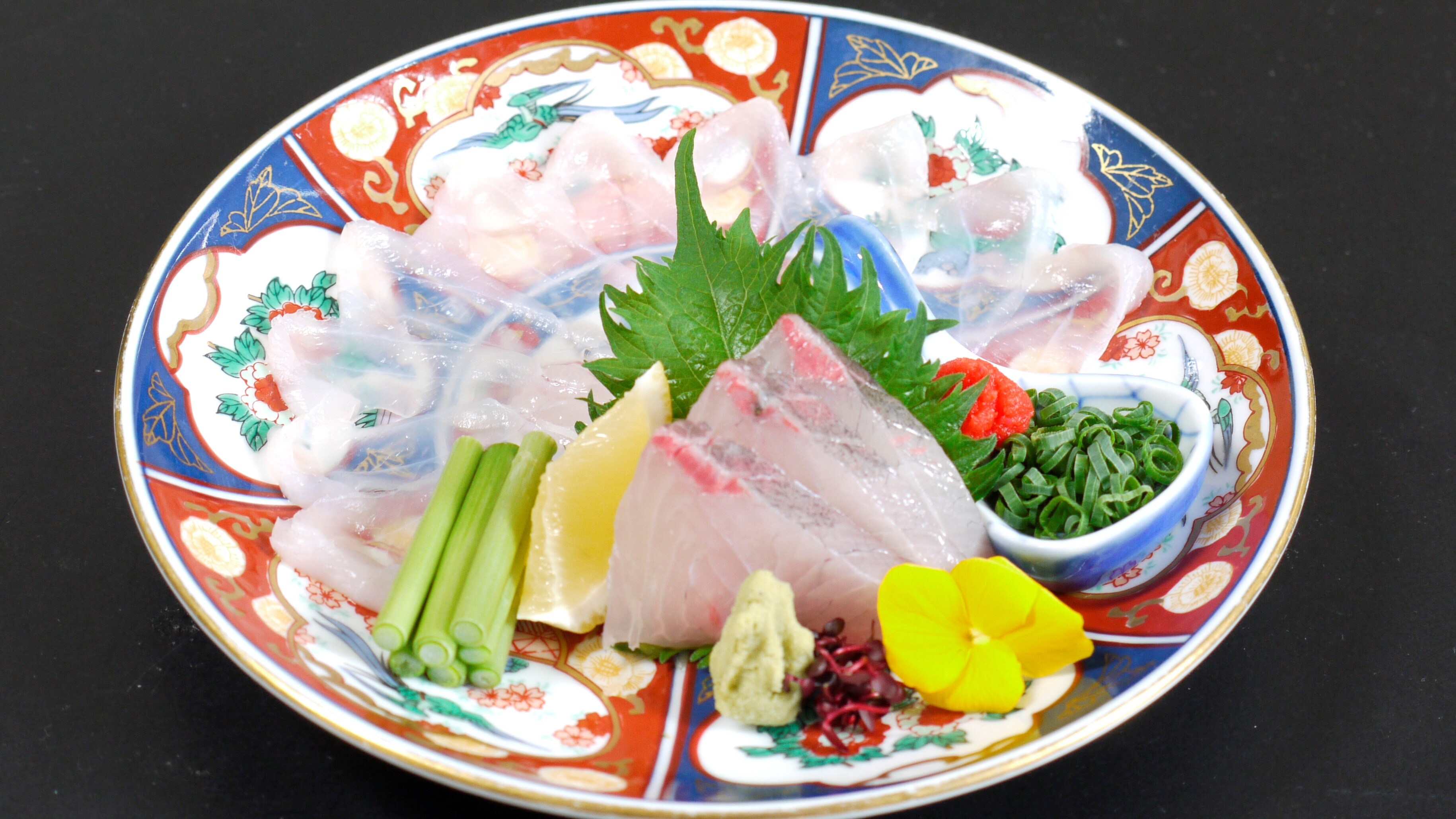 แผนหลักสูตรไคเซกิมังปุกุรสเลิศประจำท้องถิ่นของยามากูจิ [ซาซิมิ: ฟุคุเท็ตสึสะและอีก 1 จาน]