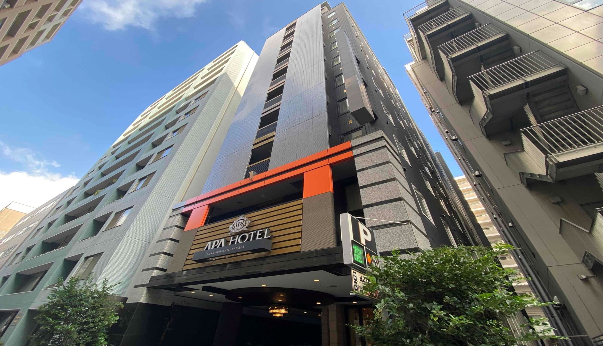 Hotel exterior (main entrance side)