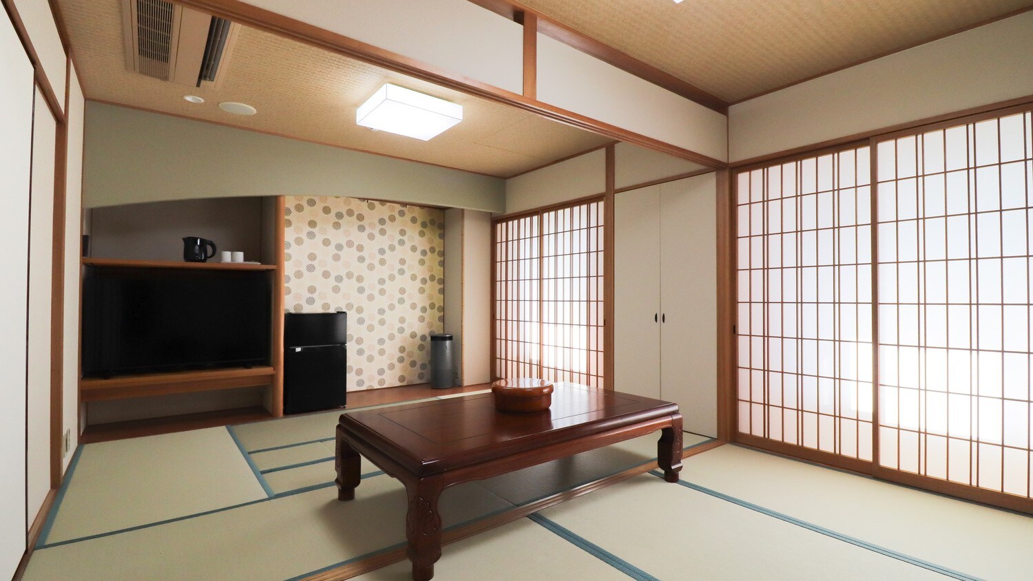 Japanese-style room