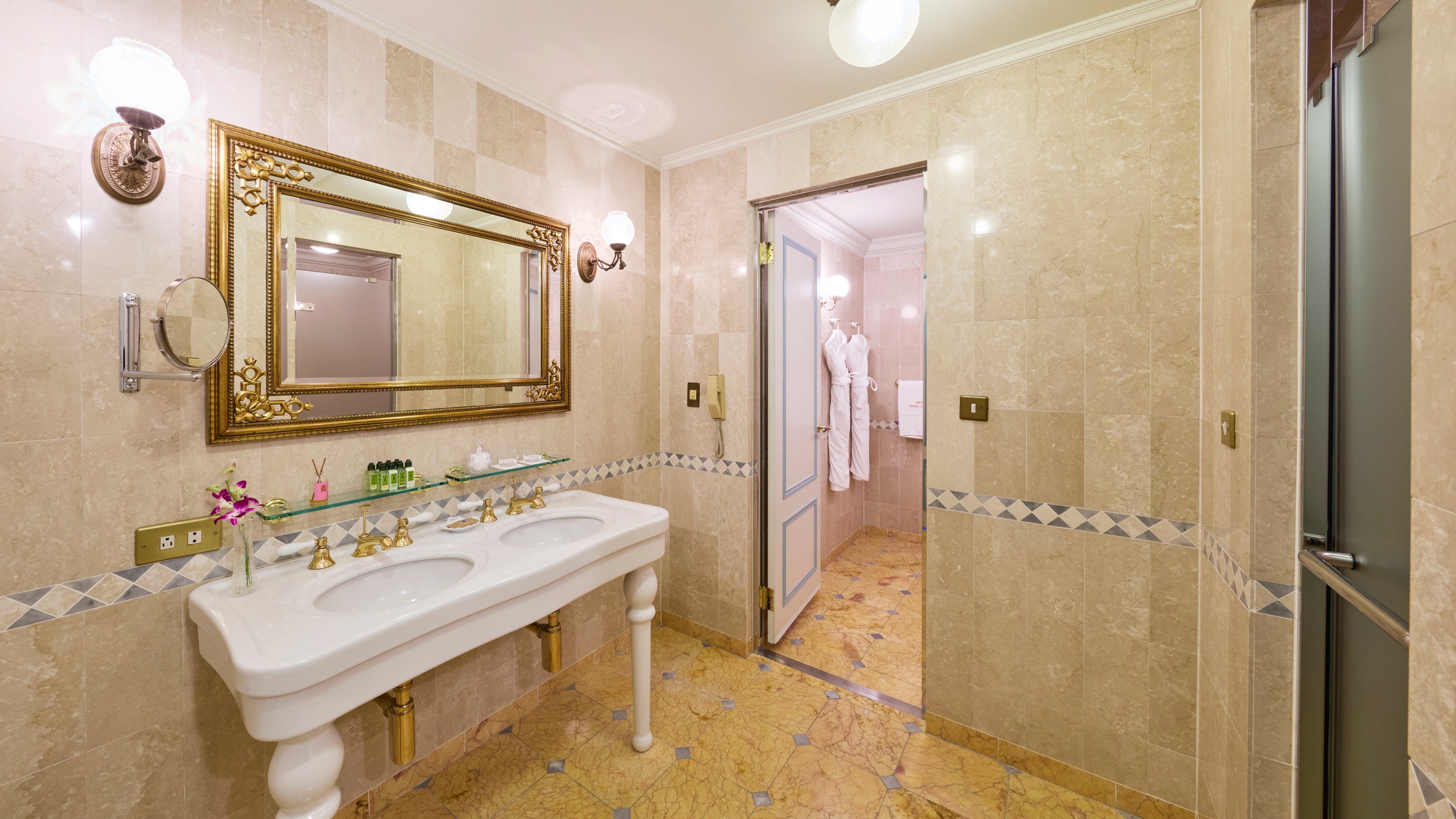 [Guest room example] Royal Suite (bathroom)