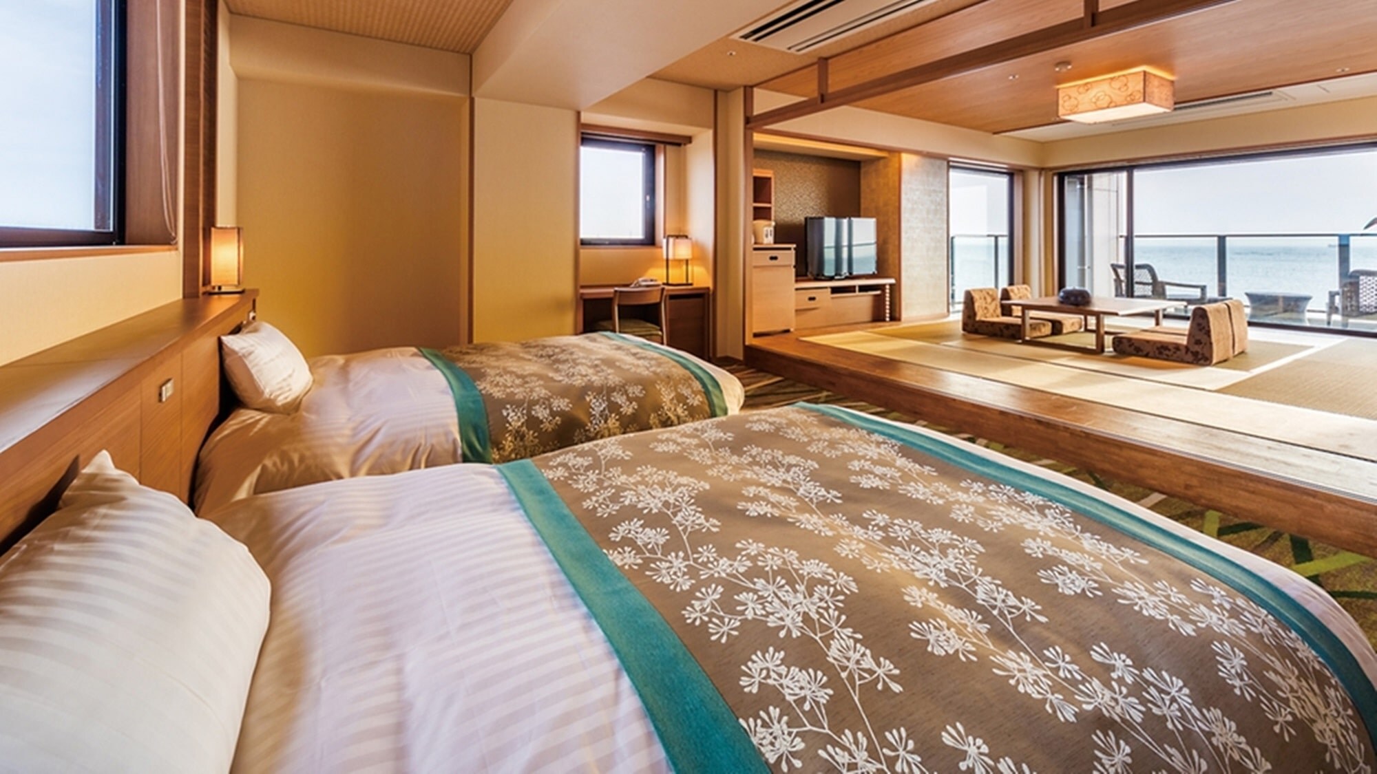 This luxurious guest room consists of a Japanese-style room, a bedroom, and an adjacent room.