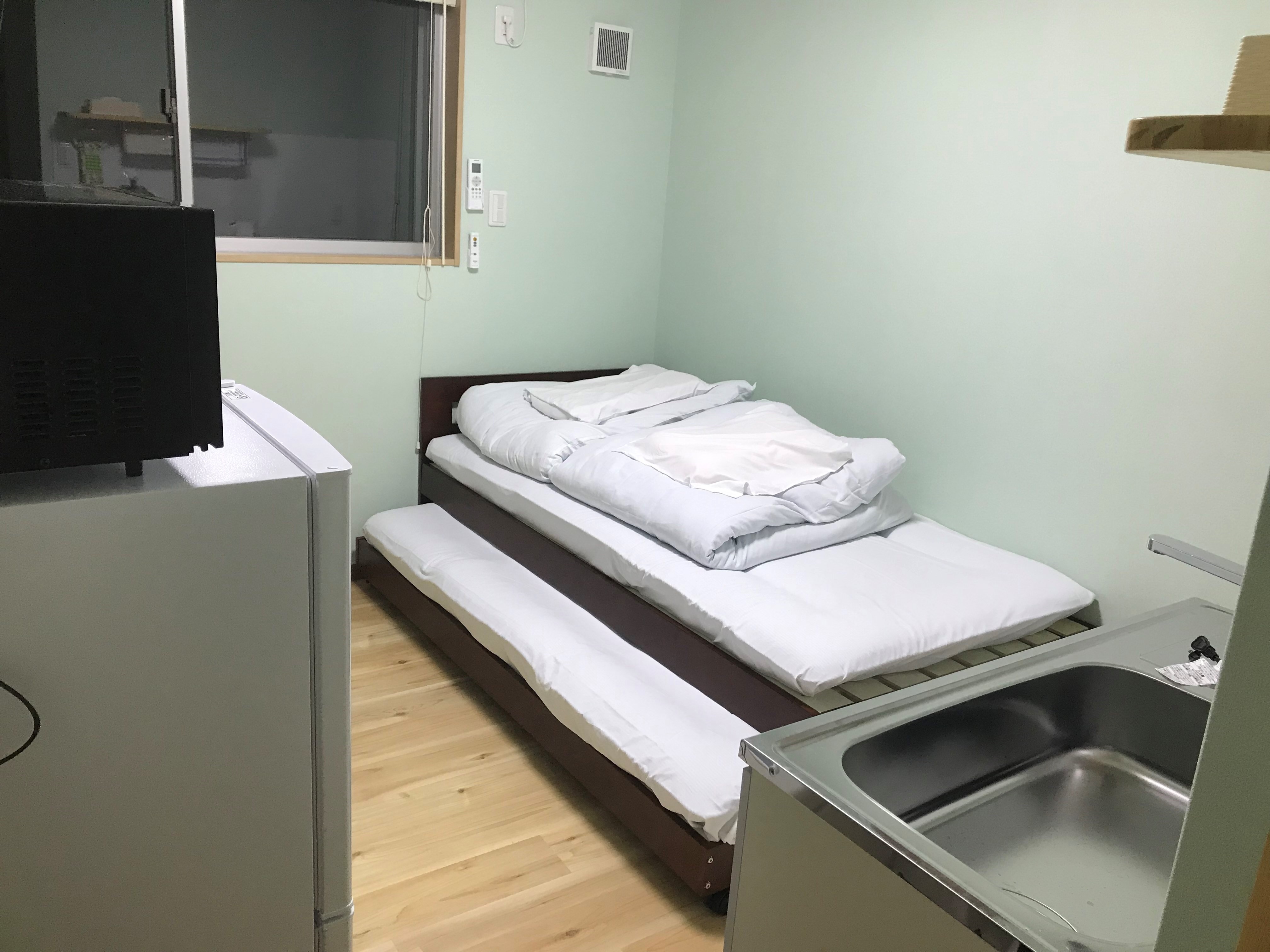 Single twin room