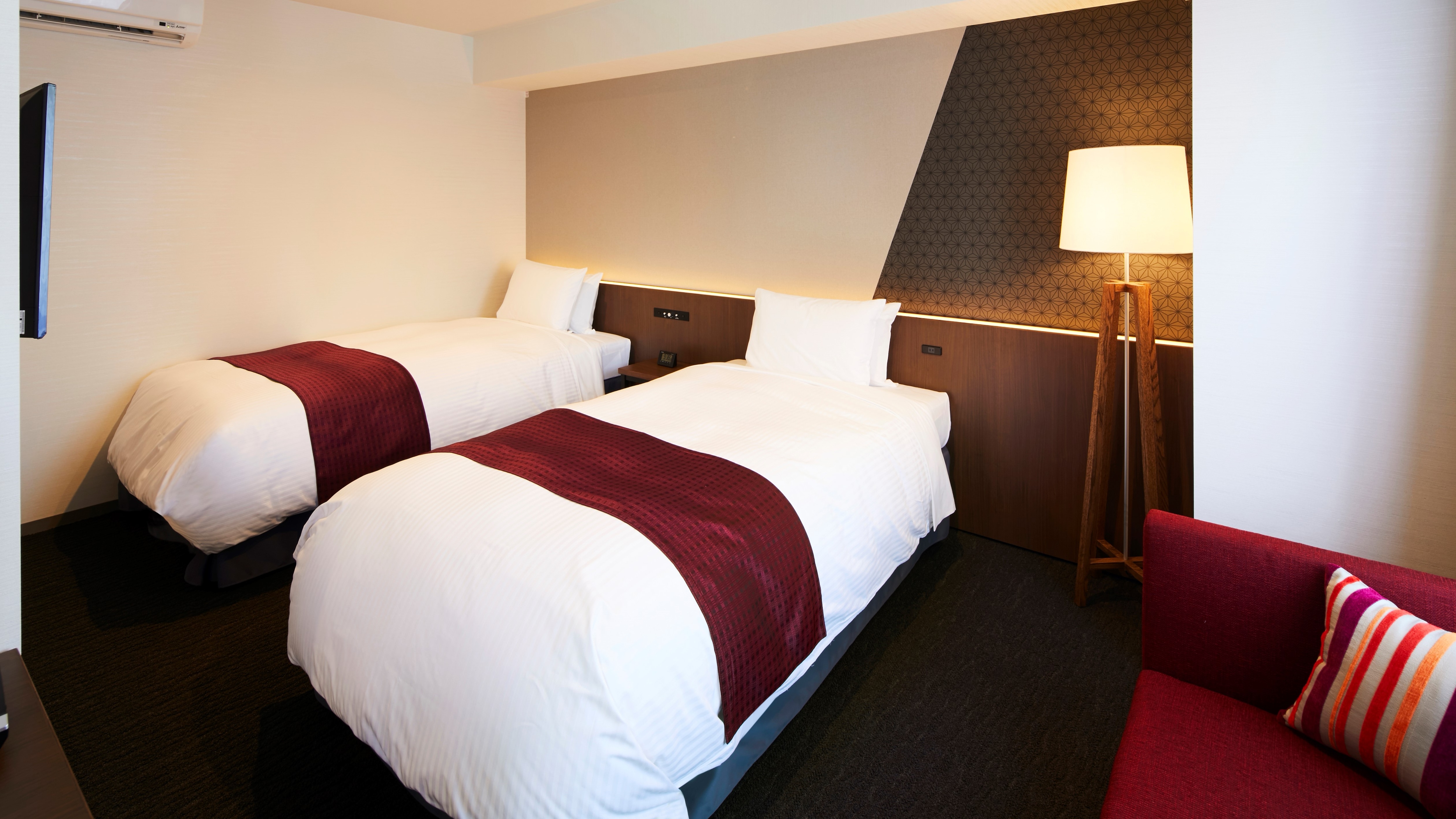 [Superior Twin] A twin room with a spacious 28㎡ space. You can also enjoy the view of Kyobashi