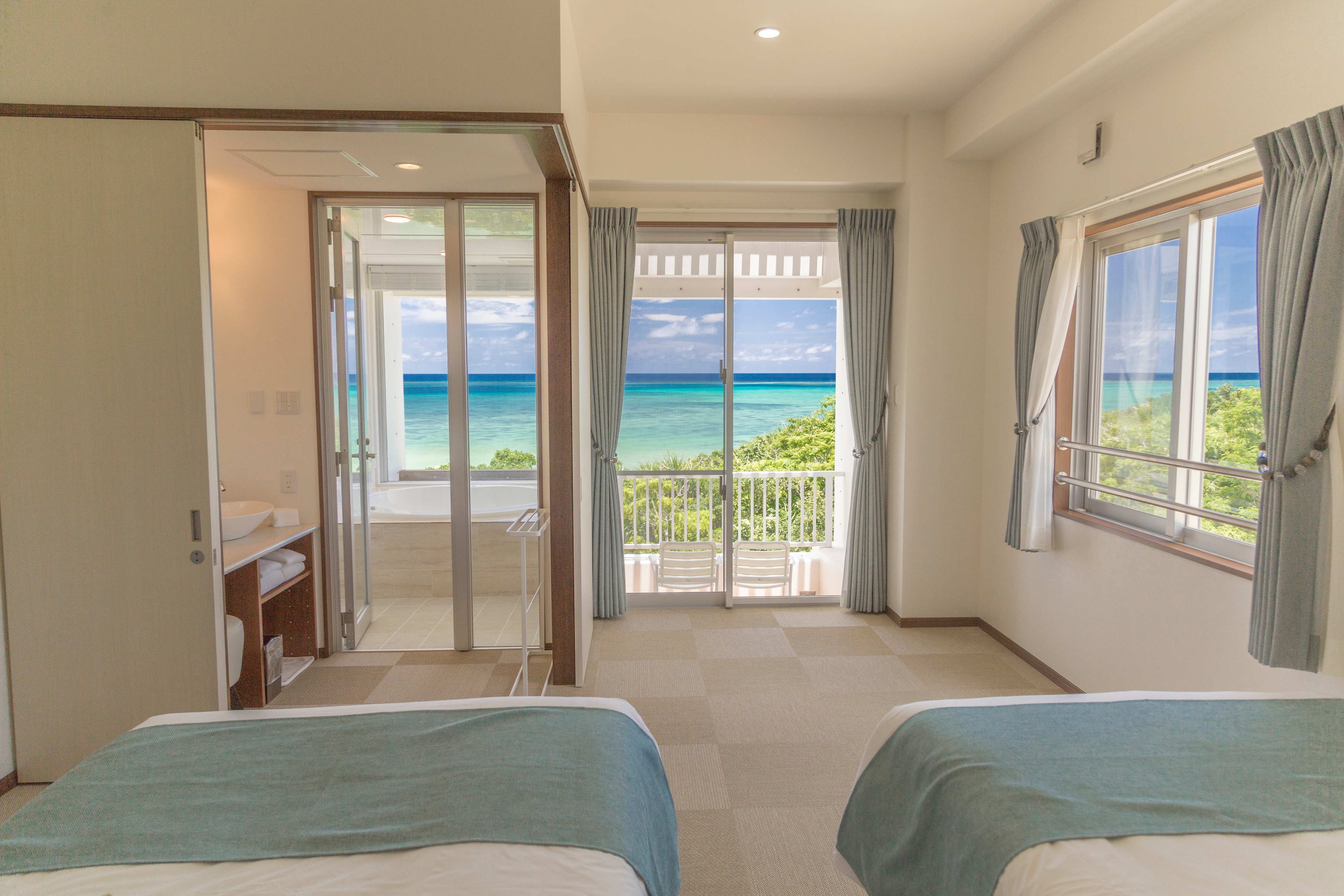 Twin room-Ocean front-Happiness that you can see the sea from any position in the guest room- ♪