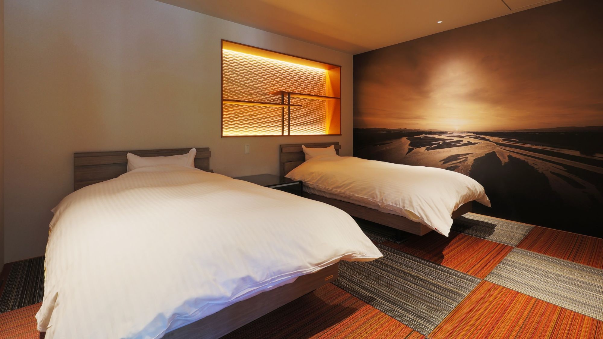 [Premium Room] The bedroom is the ultimate relaxing space♪ We have a semi-double reclining bed.