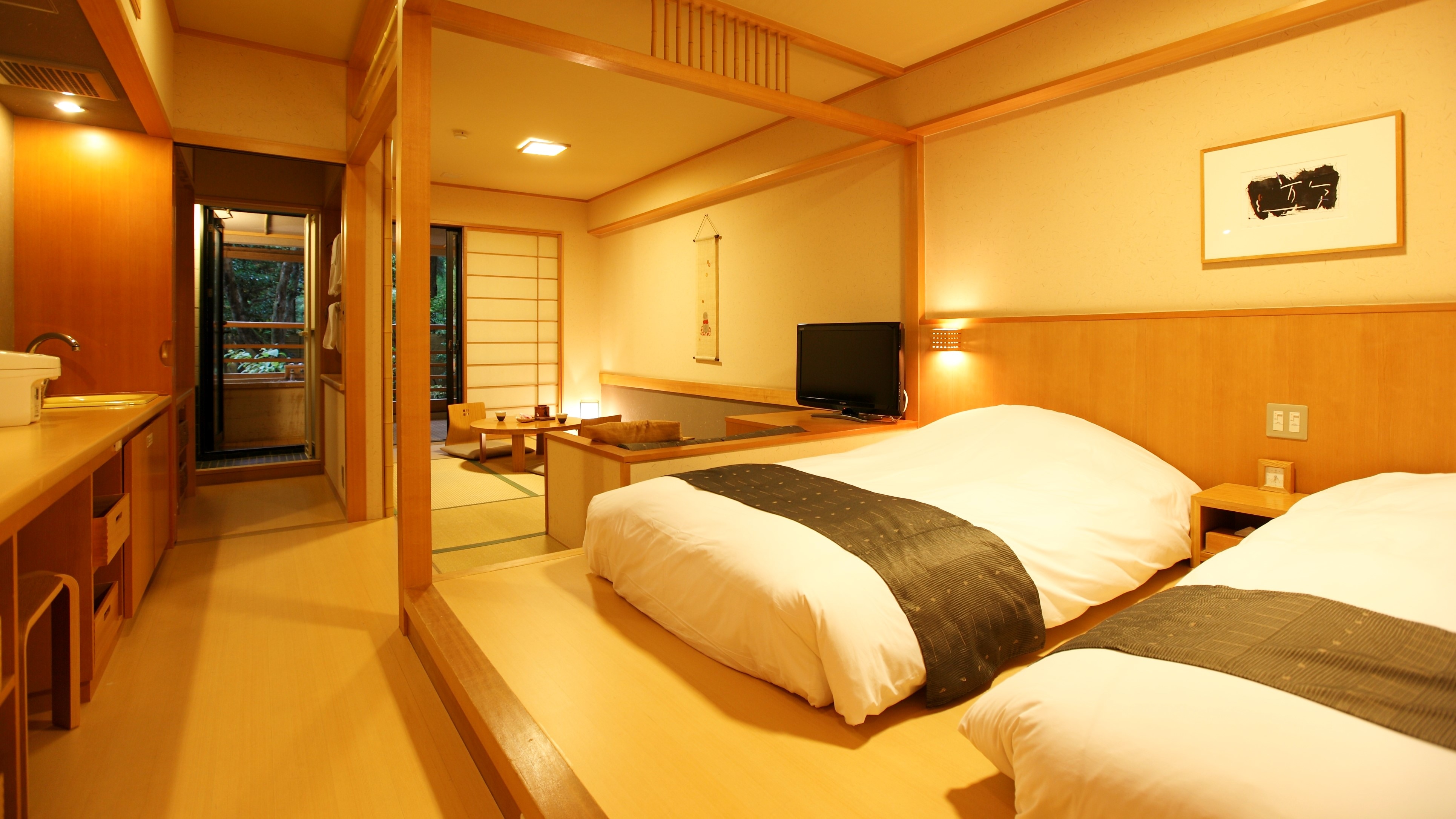 【新館：水花之莊/日西式房間35㎡】2張床+6榻榻米日式房間。