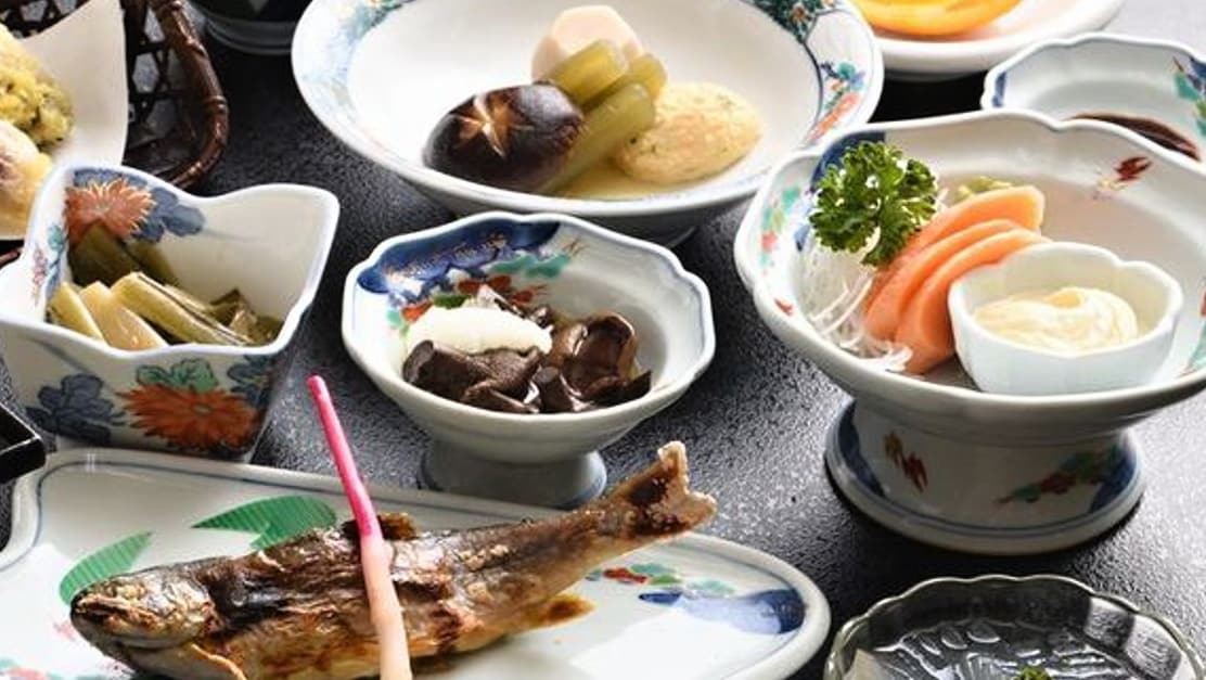 [Dinner example] Mountain vegetables and river fish meal