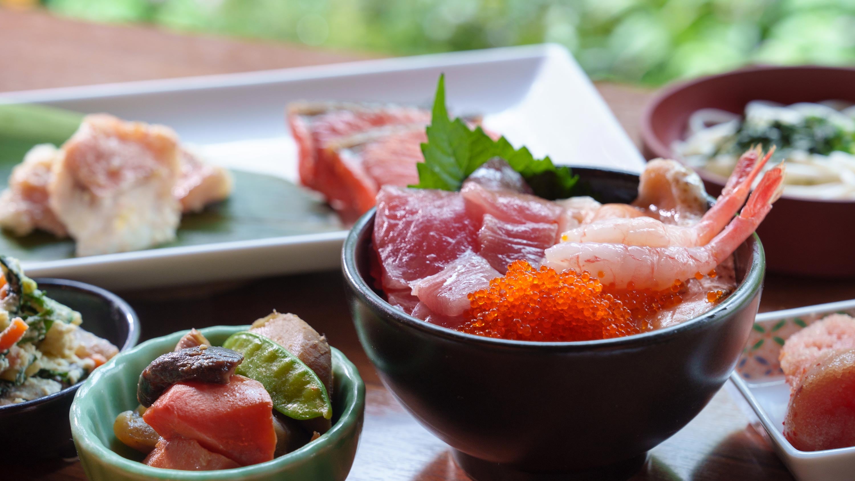 BREAK FAST / Seafood bowls, Fukuoka specialties such as mentaiko and udon noodles. We also have a wide variety of Japanese dishes! (Image)