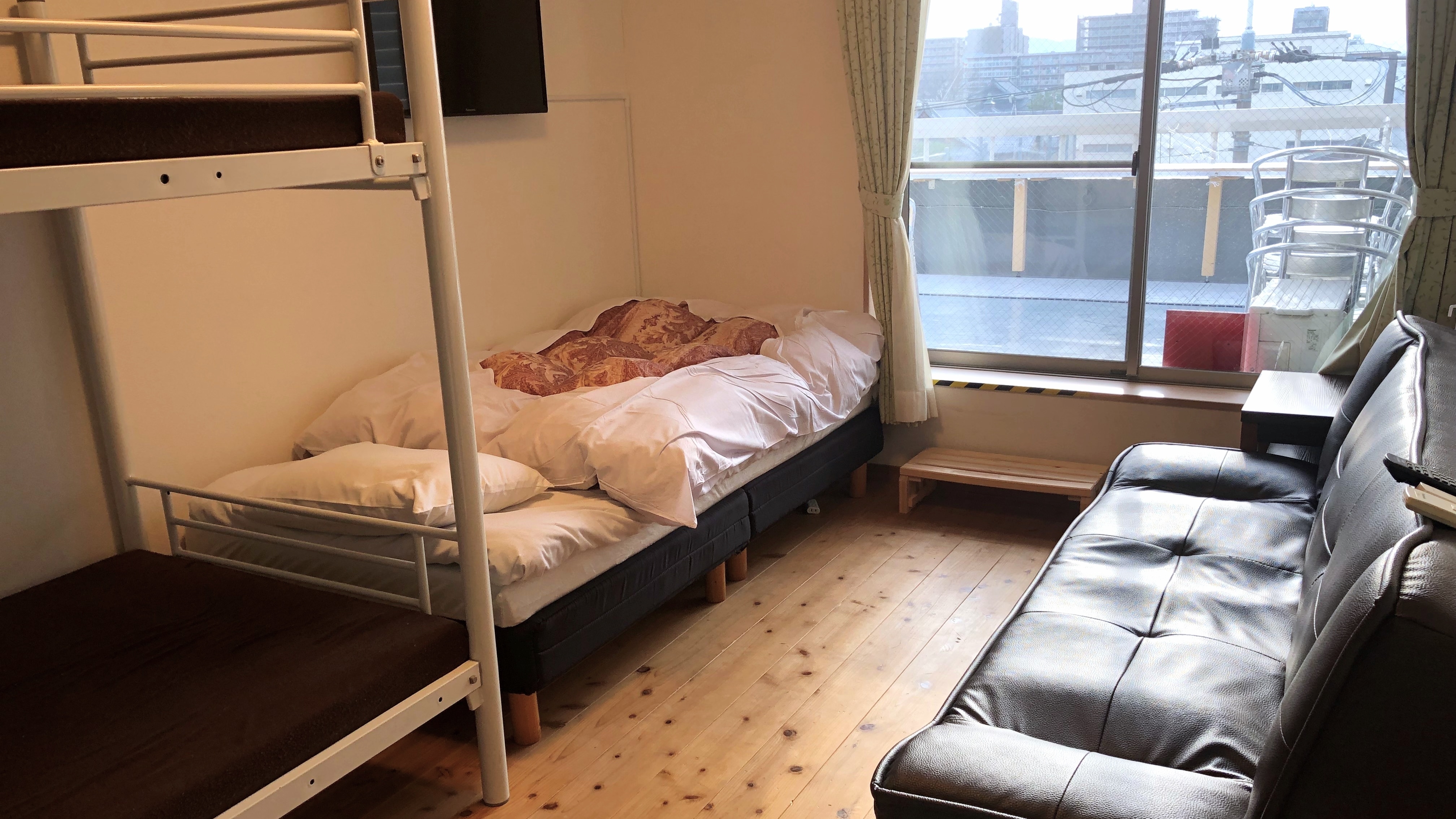 Kamar Tamu Suite B