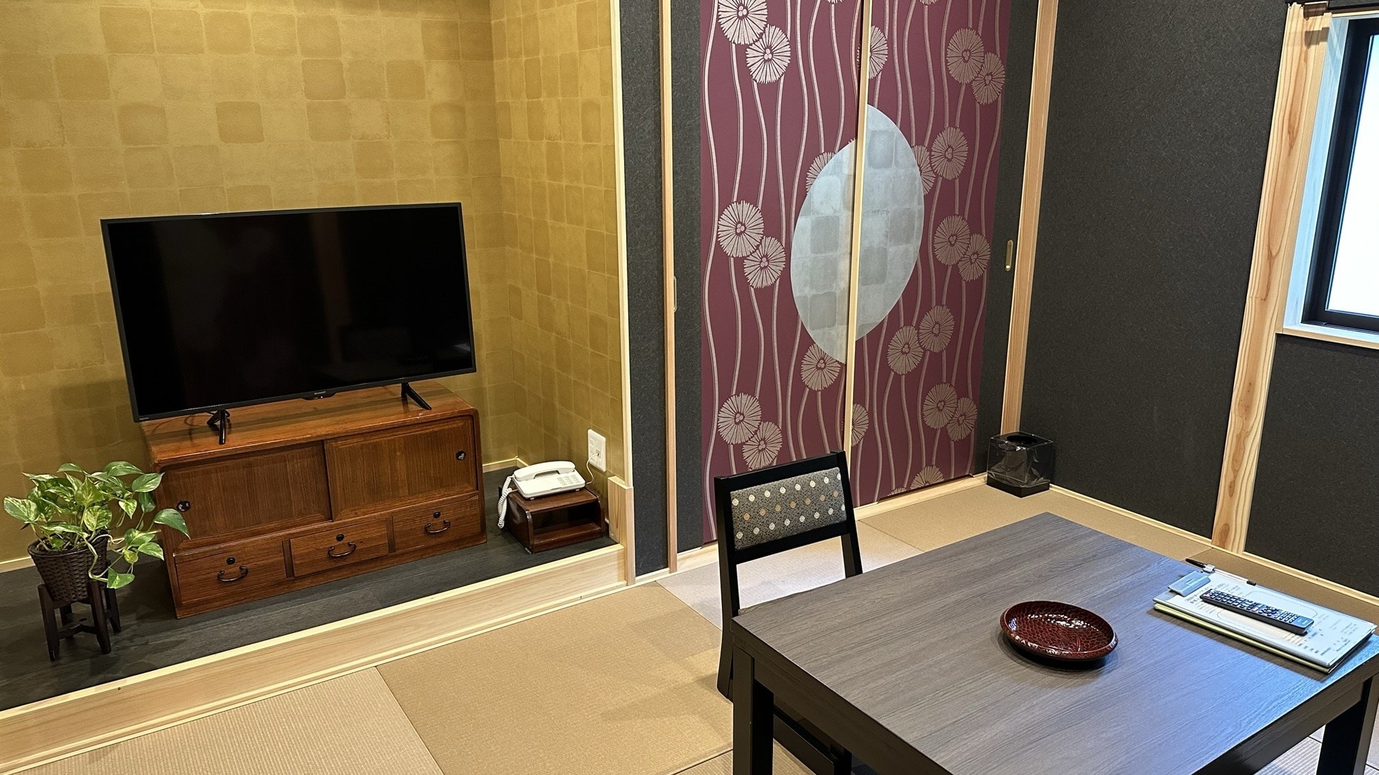 Spacious Japanese-Western style room with semi-open-air bath_Japanese style room