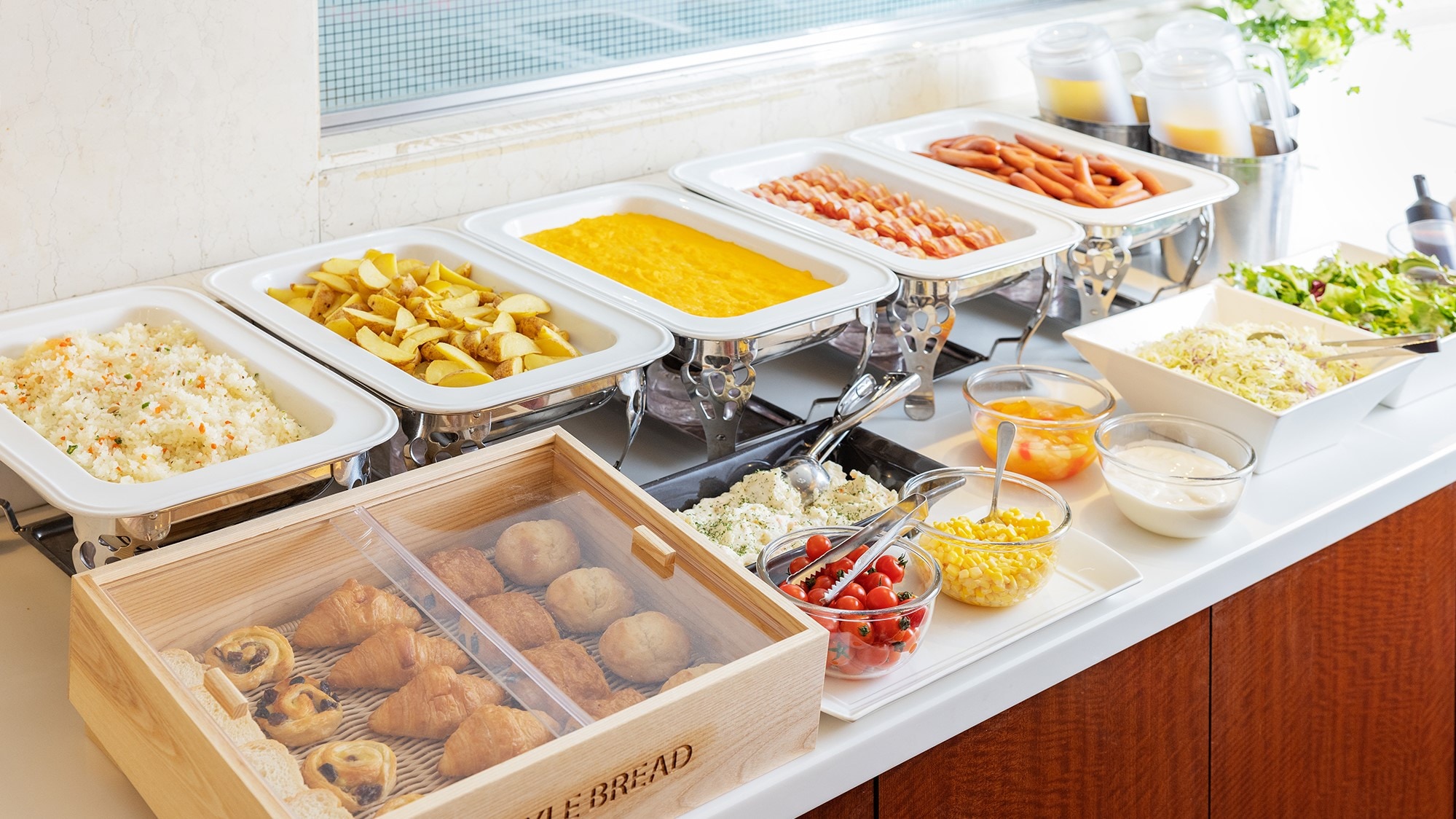 Various Western dishes (breakfast buffet)