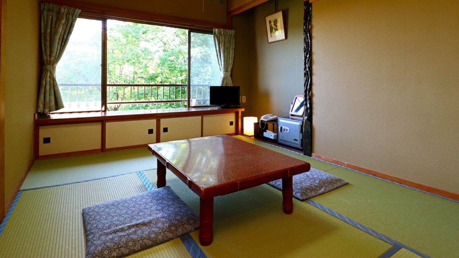 Japanese-style room (6 tatami mats)