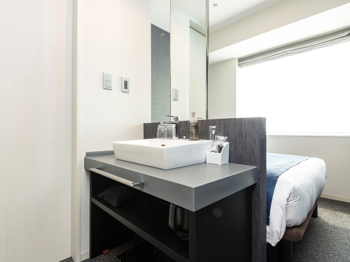 Shower booth type washbasin
