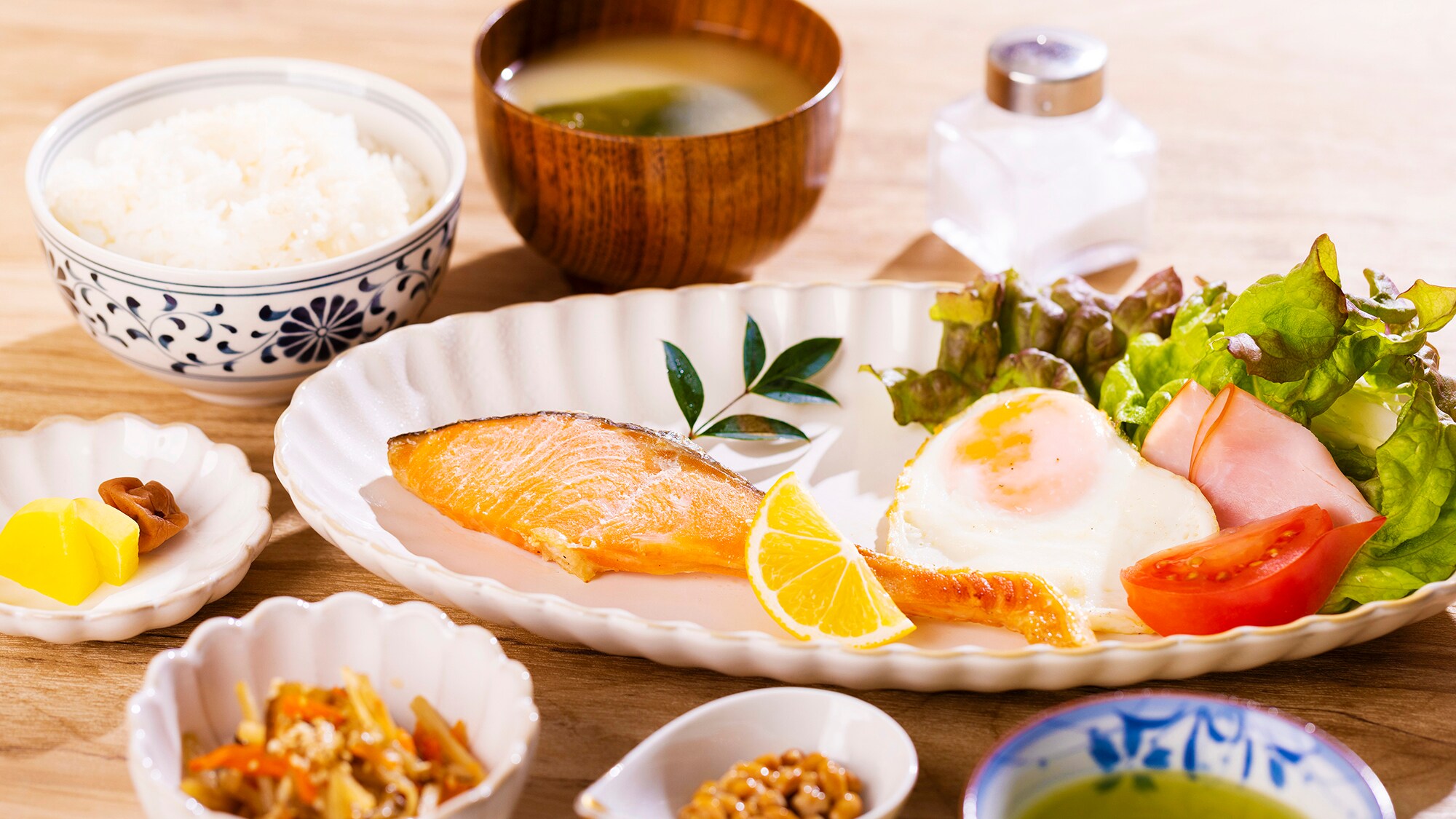 [Japanese breakfast] The main dish of fish changes every day. It is well-balanced and healthy! You can have as much rice as you like.
