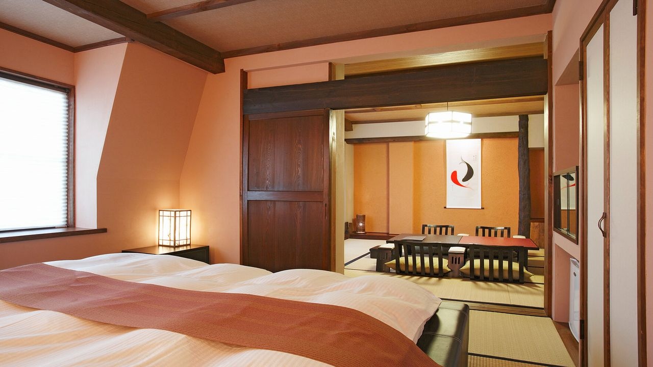 Main room 10 tatami mats + next room with king size bed