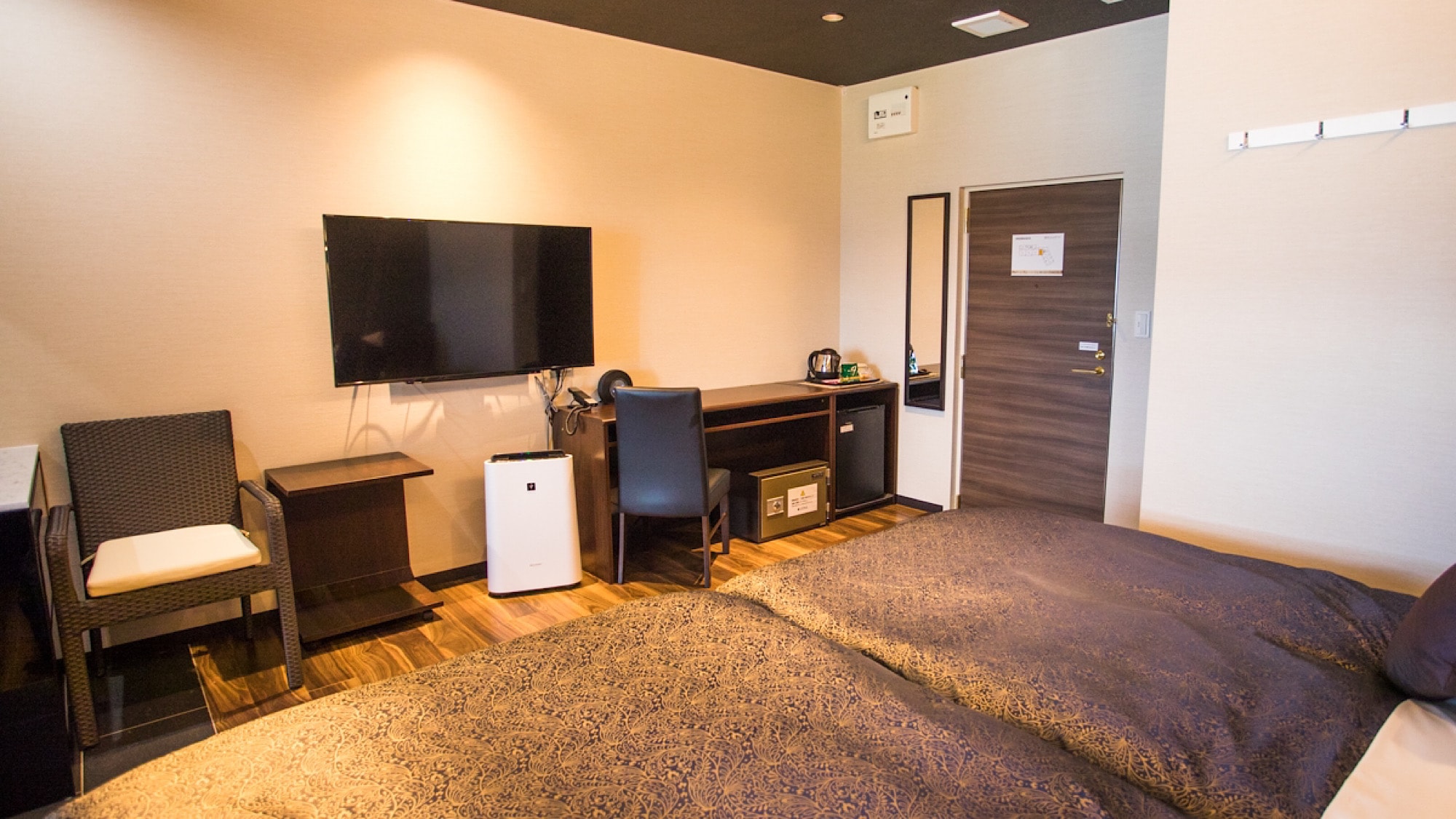 [Modern Japanese-Western room] 20㎡ Shigaraki ware open-air bath