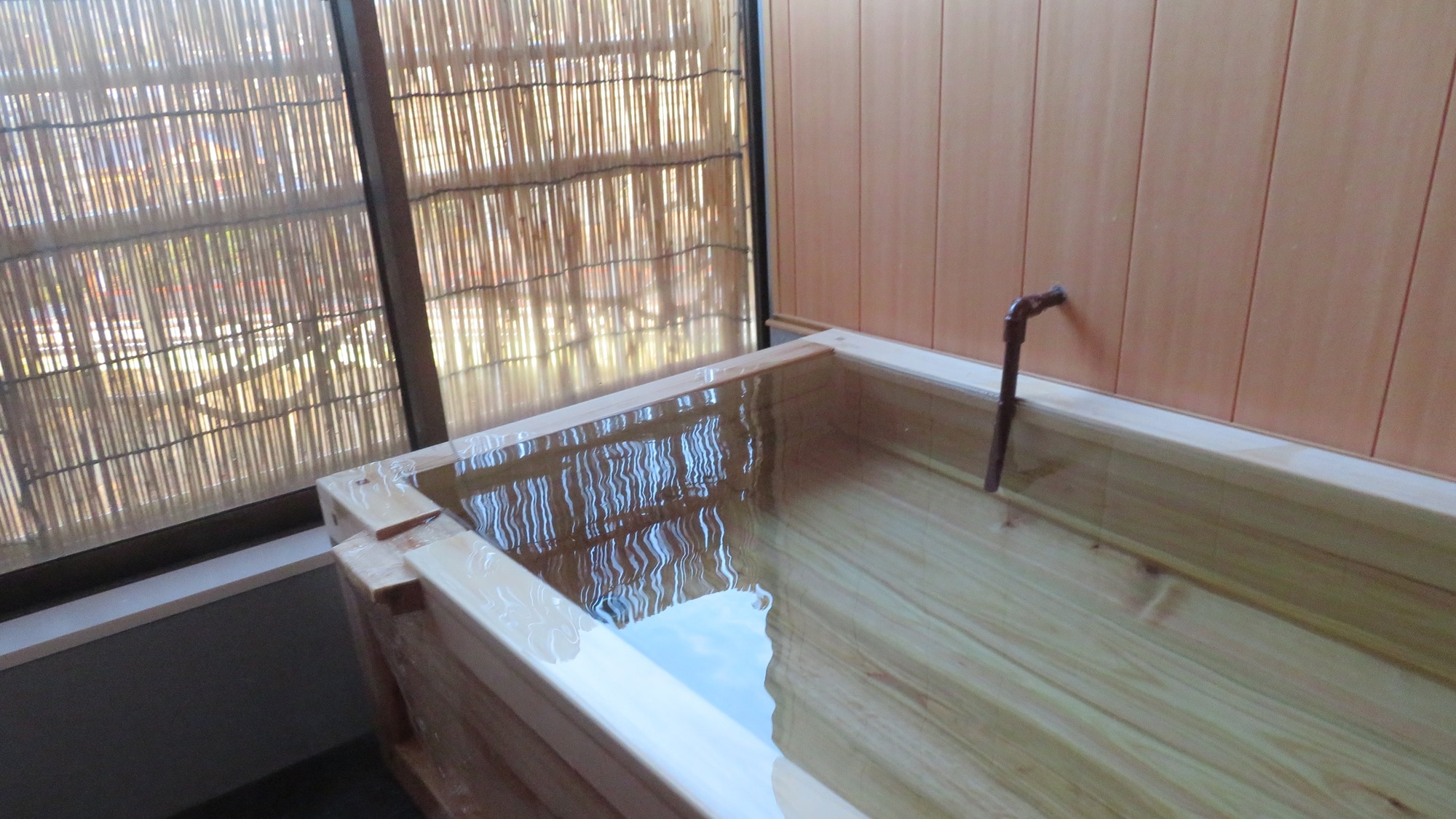 * The guest room has a cypress bath with a view! You can enjoy a 100% natural hot spring that flows directly from the source for 24 hours.