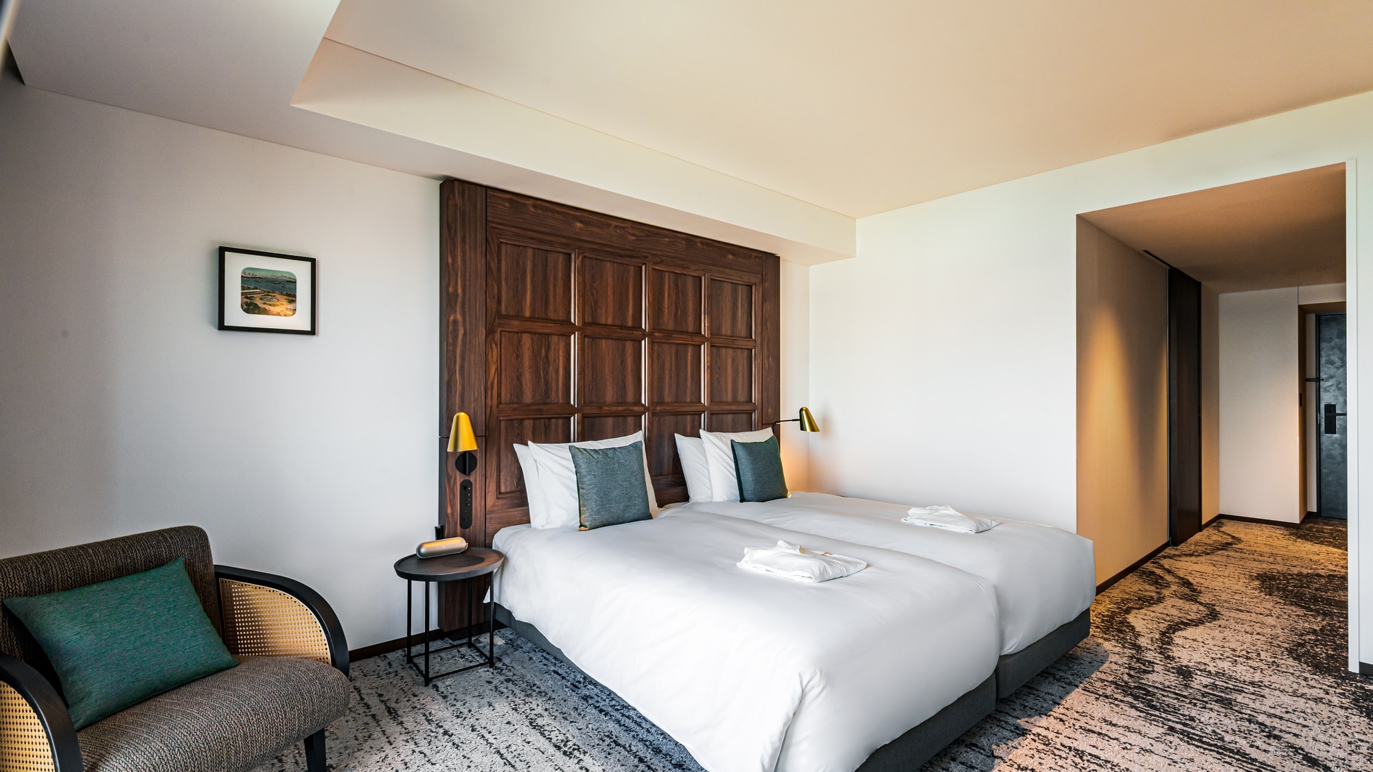 Classy Hollywood Twin (example)