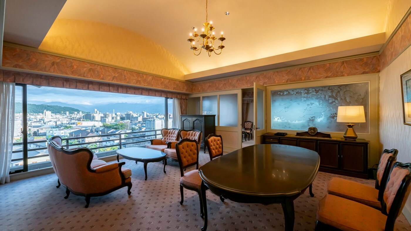 × [West Wing Top Floor Twin Room] Living room