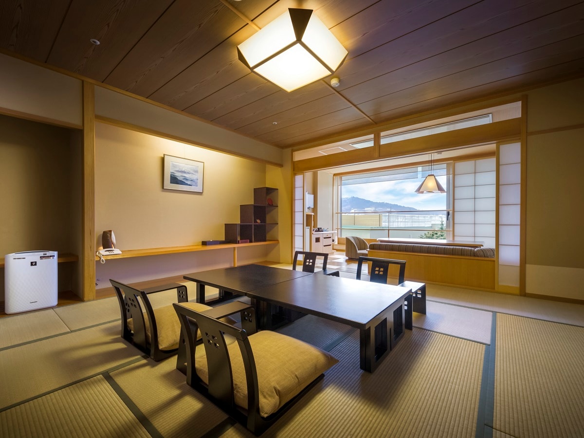 [Non-smoking] Yuraku Yamahikotei "Waraku" 12.5 tatami mats + lounge + open-air bath <Mt. Fuji view>
