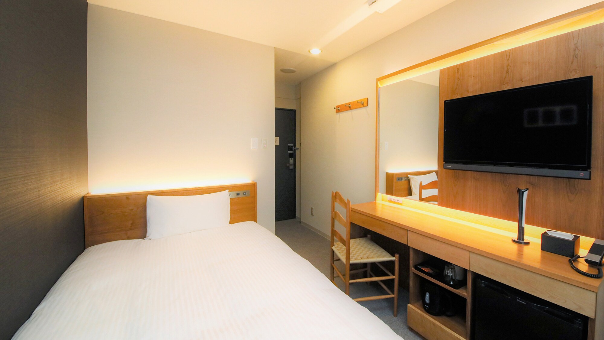 Single room with cherry furniture