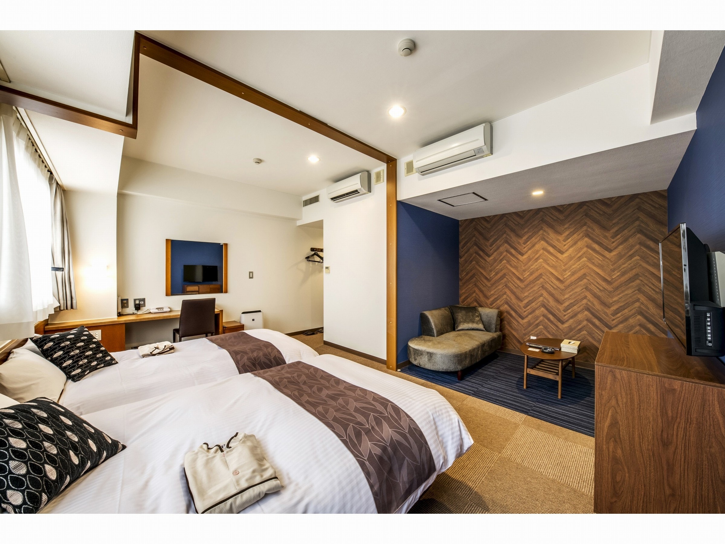 DX Twin Room Example