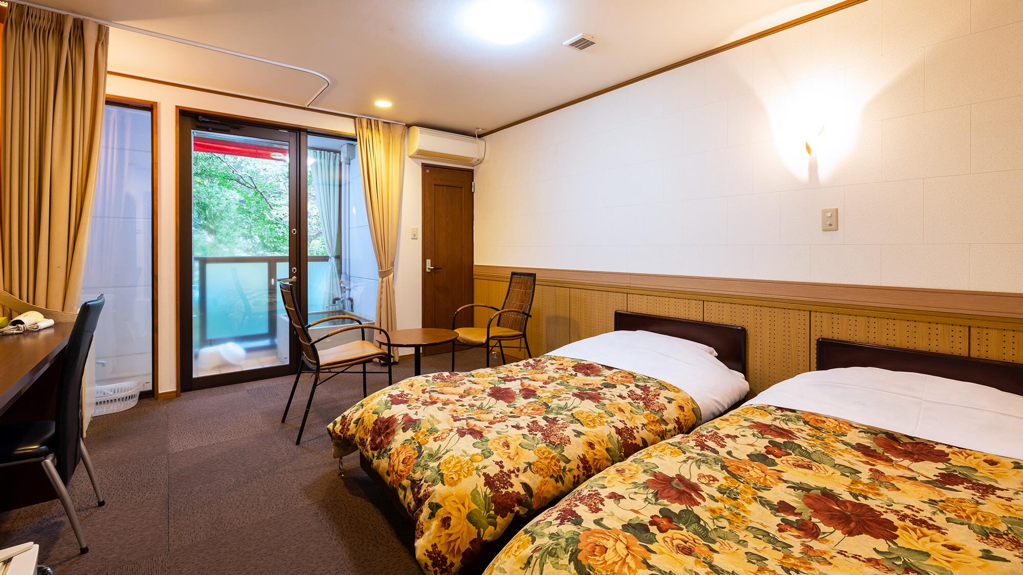 [ห้องทวินสไตล์ตะวันตก] ห้องพักแบบห้องเดี่ยวขนาดกะทัดรัด ระเบียงมีบ่อน้ำพุร้อนส่วนตัวที่ใช้น้ำพุร้อนธรรมชาติ 100%