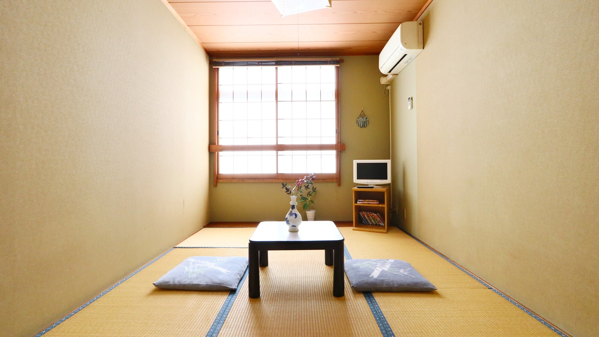 *Japanese-style room (6 tatami mats)