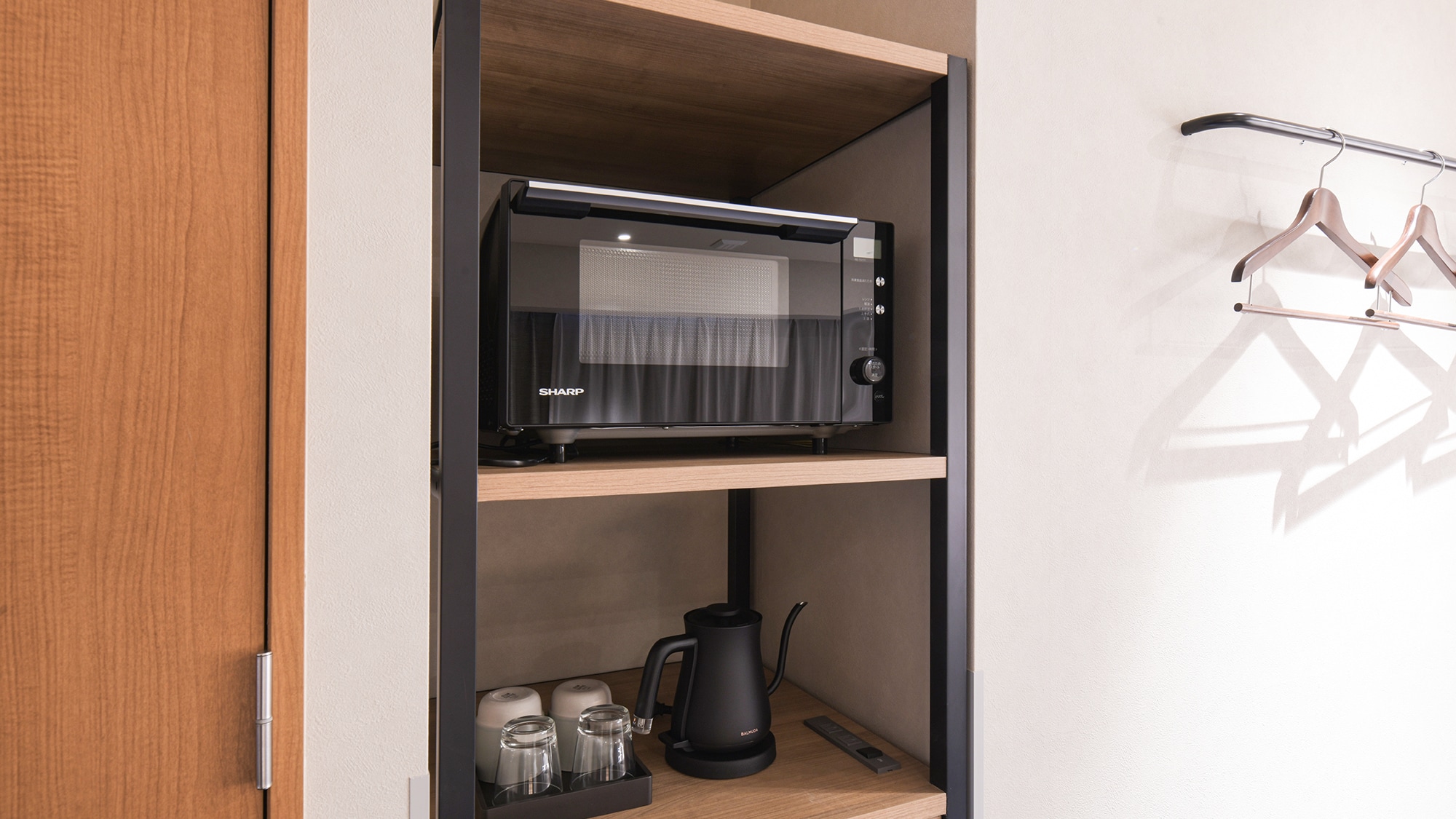 [ห้องพรีเมียม] พร้อมเฟอร์นิเจอร์ครบครันและเตาไมโครเวฟ