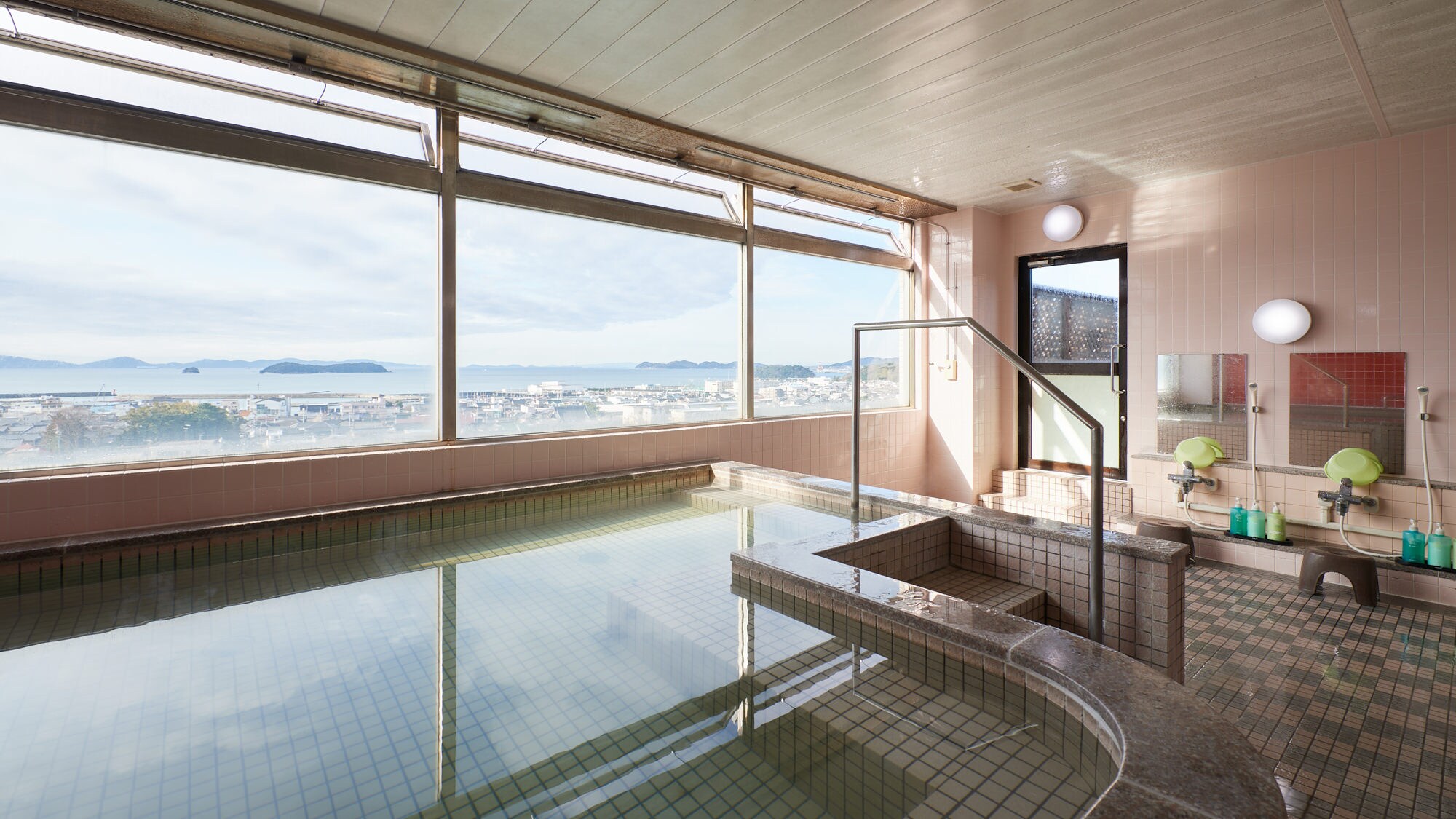 Large public bath for women