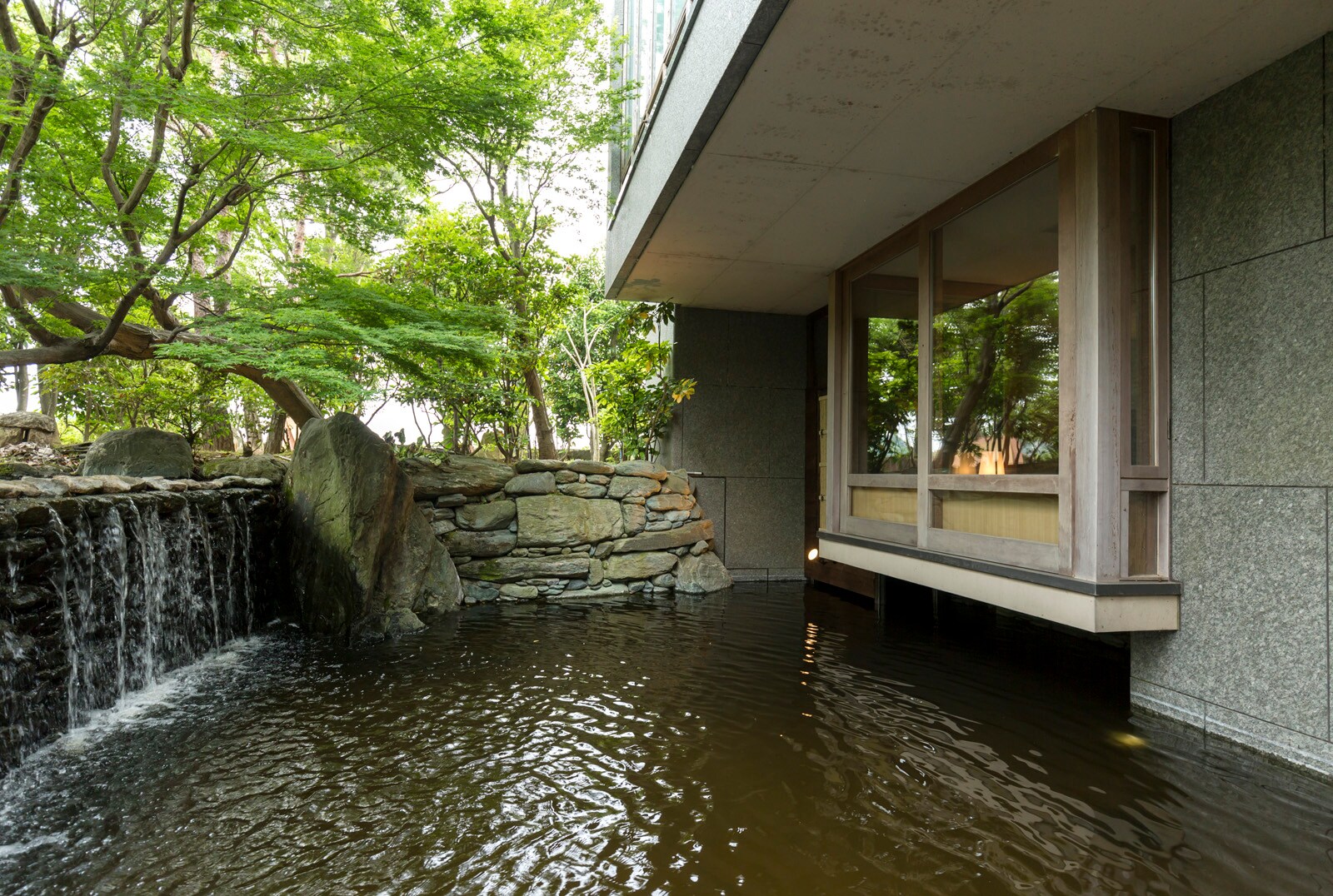 A maisonette room with a Japanese-style facade overlooking the Japanese garden