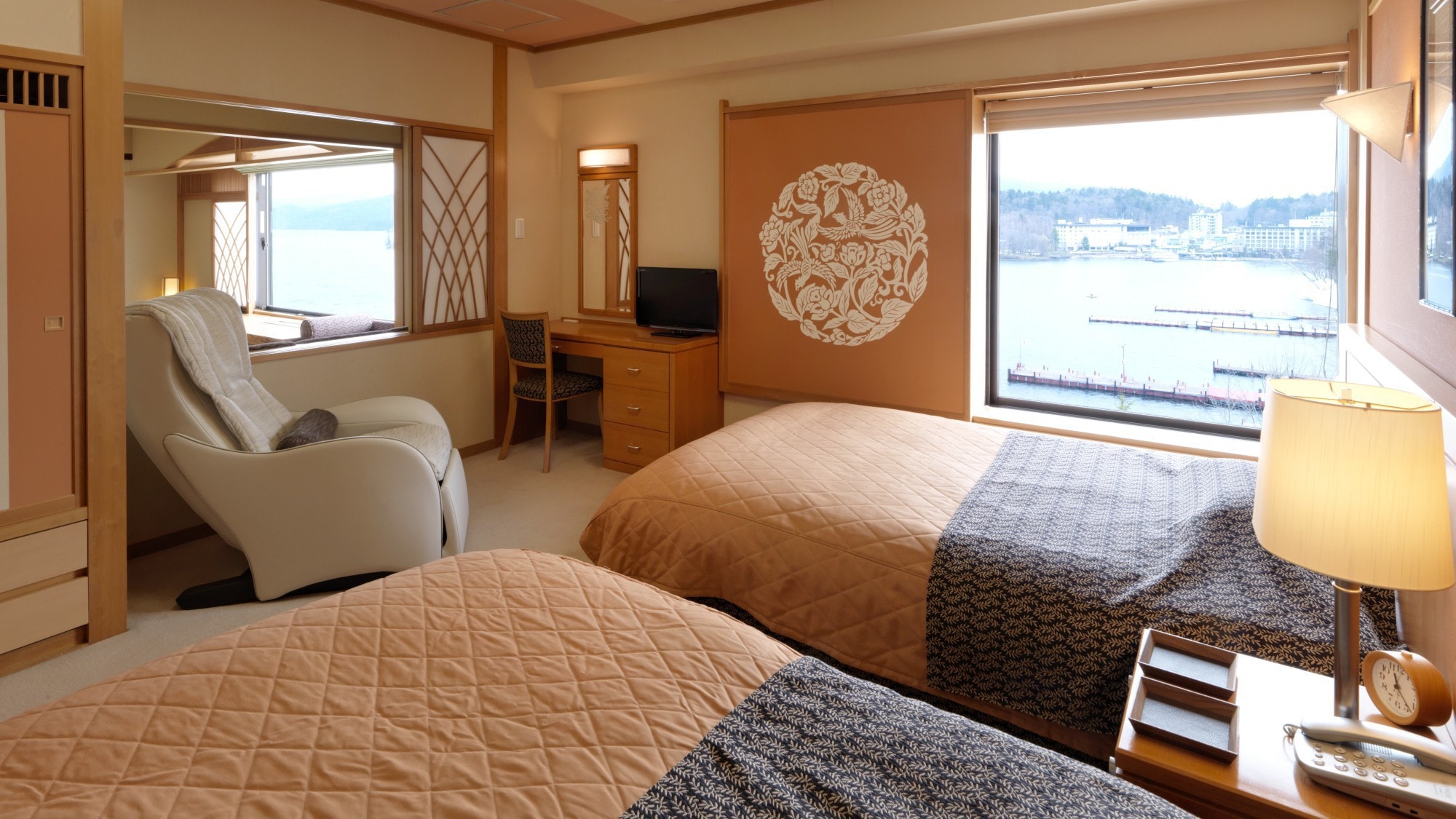 [Annex/Miyabi] Japanese-Western special room/Japanese-style room and bedroom, you can see the Akan forest from both windows *Image
