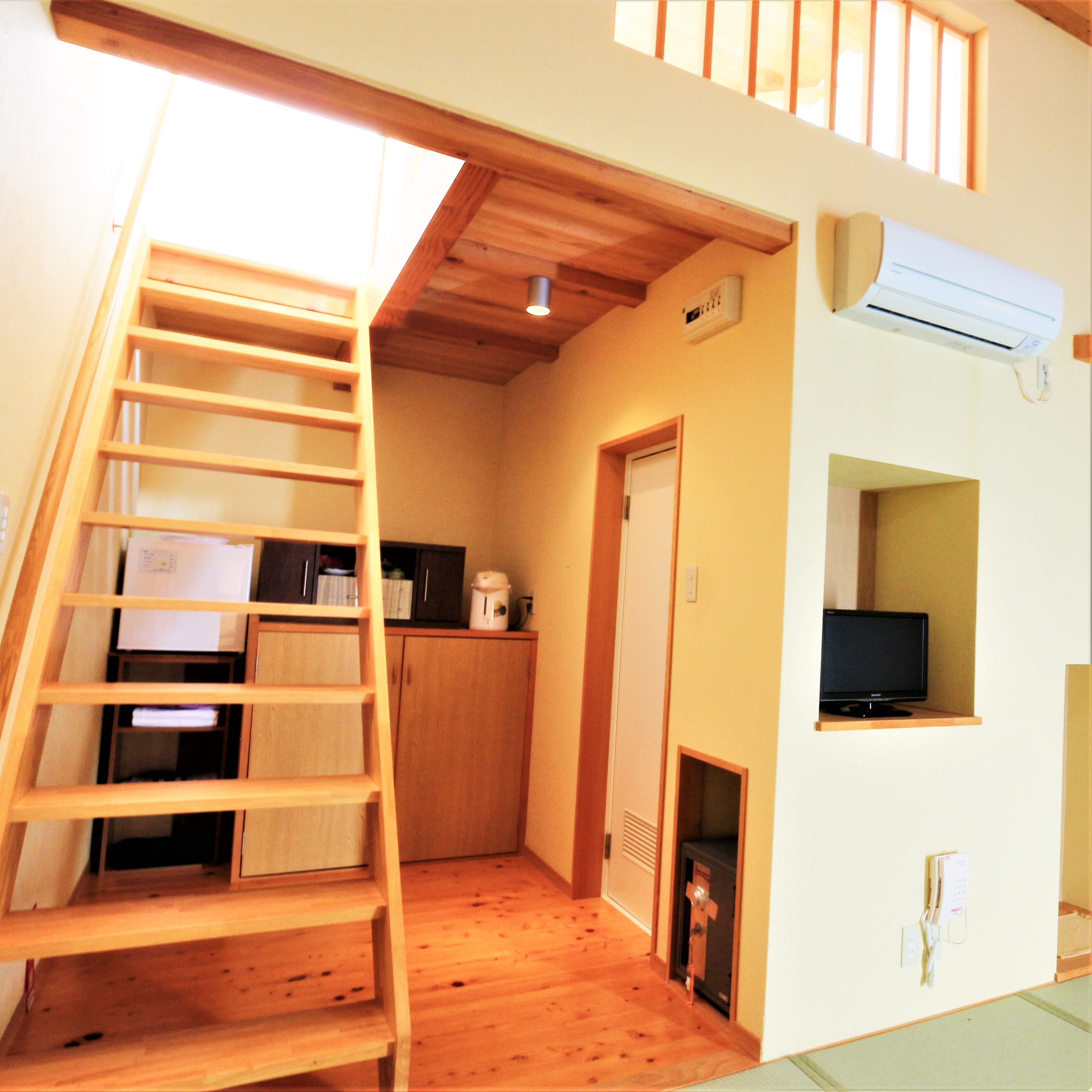 [Away from the annex] Loft stairs & bath / toilet