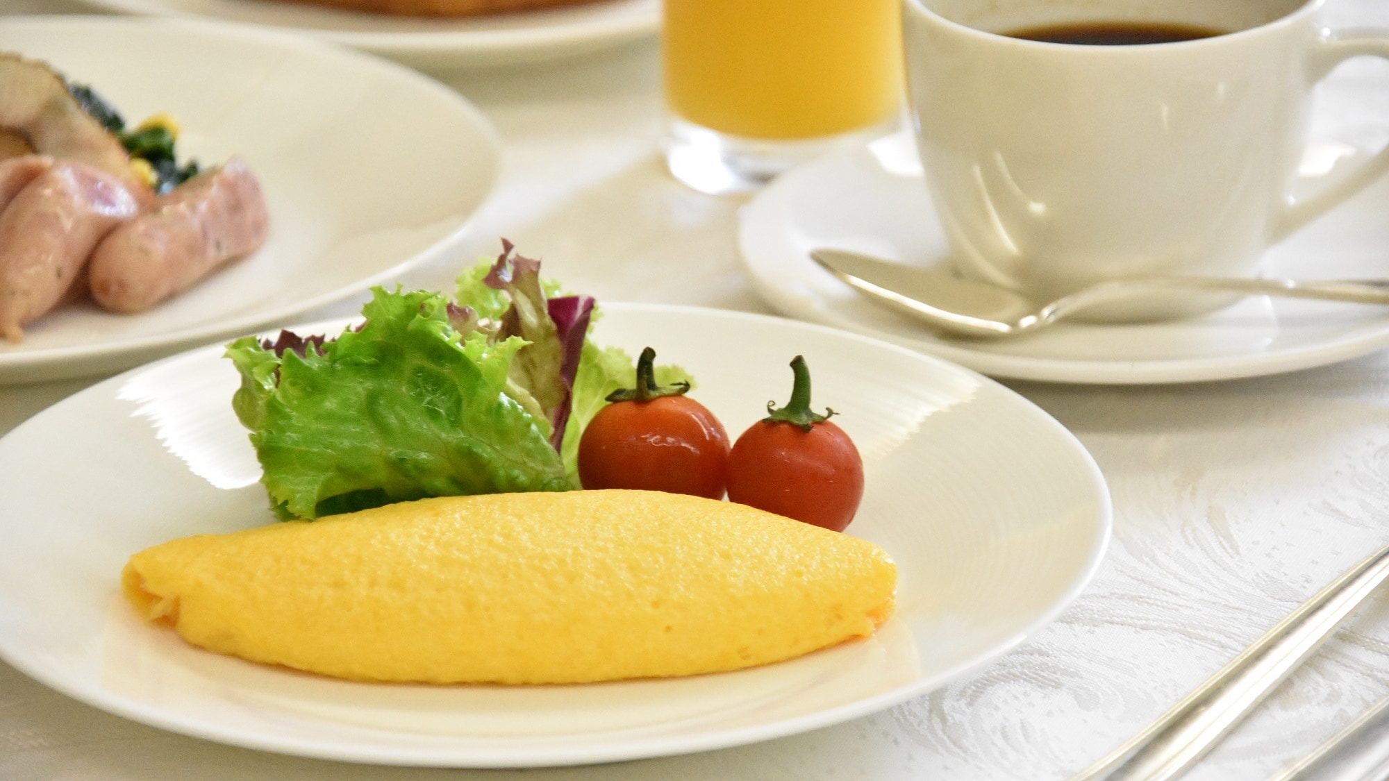 << Breakfast >> A Western chef will bake it right in front of you! "Fluffy omelet"