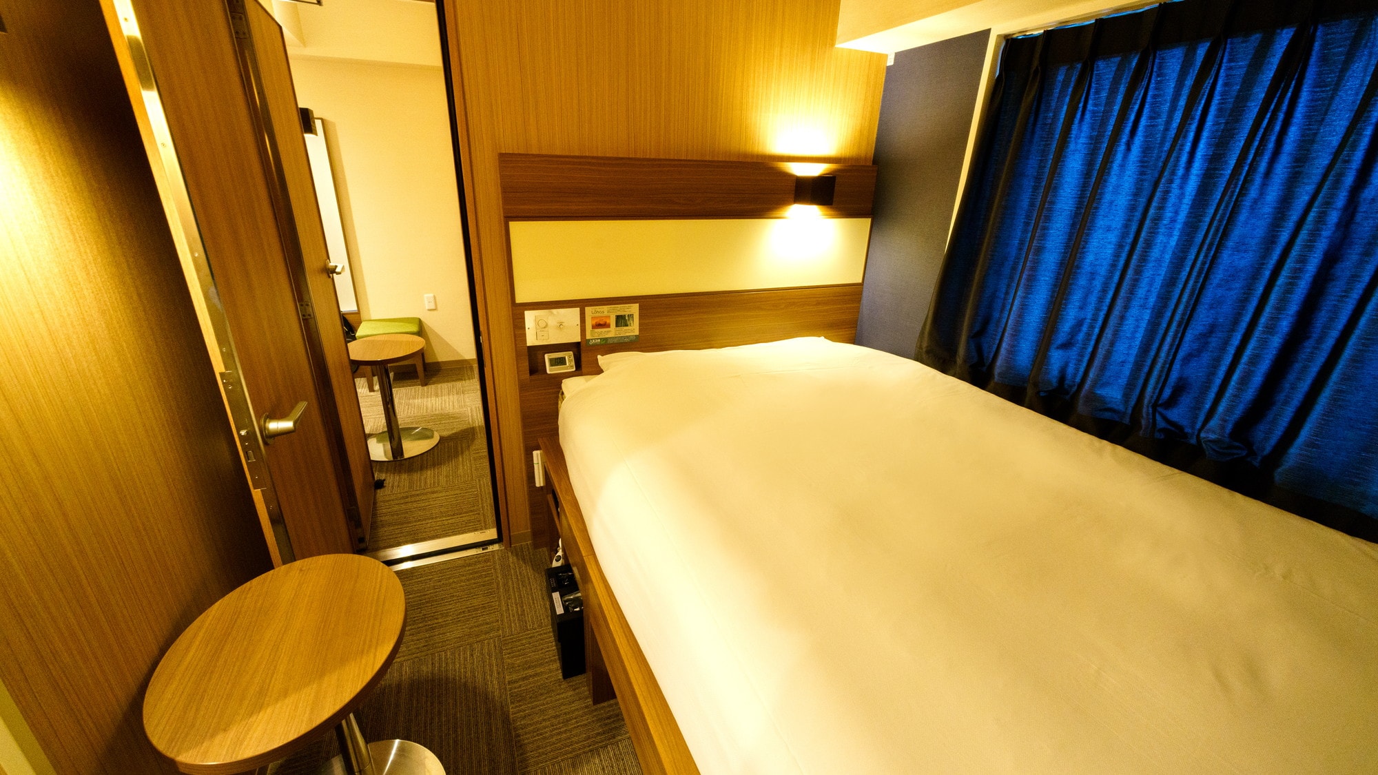 Each room has one bed and one unit bath.