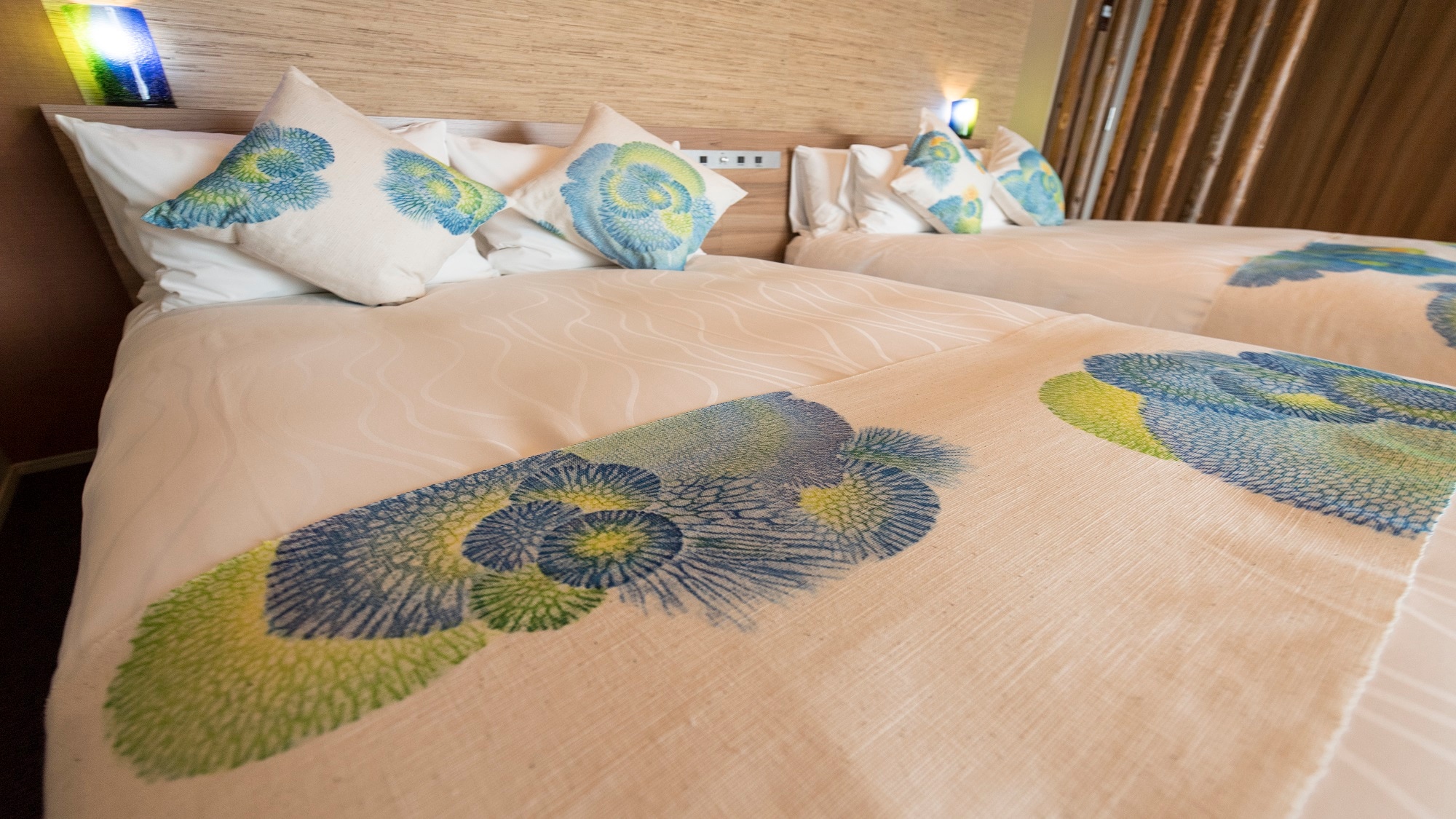 Anji Deluxe exclusive "Shuri Ryusen" coral dyed bed throw