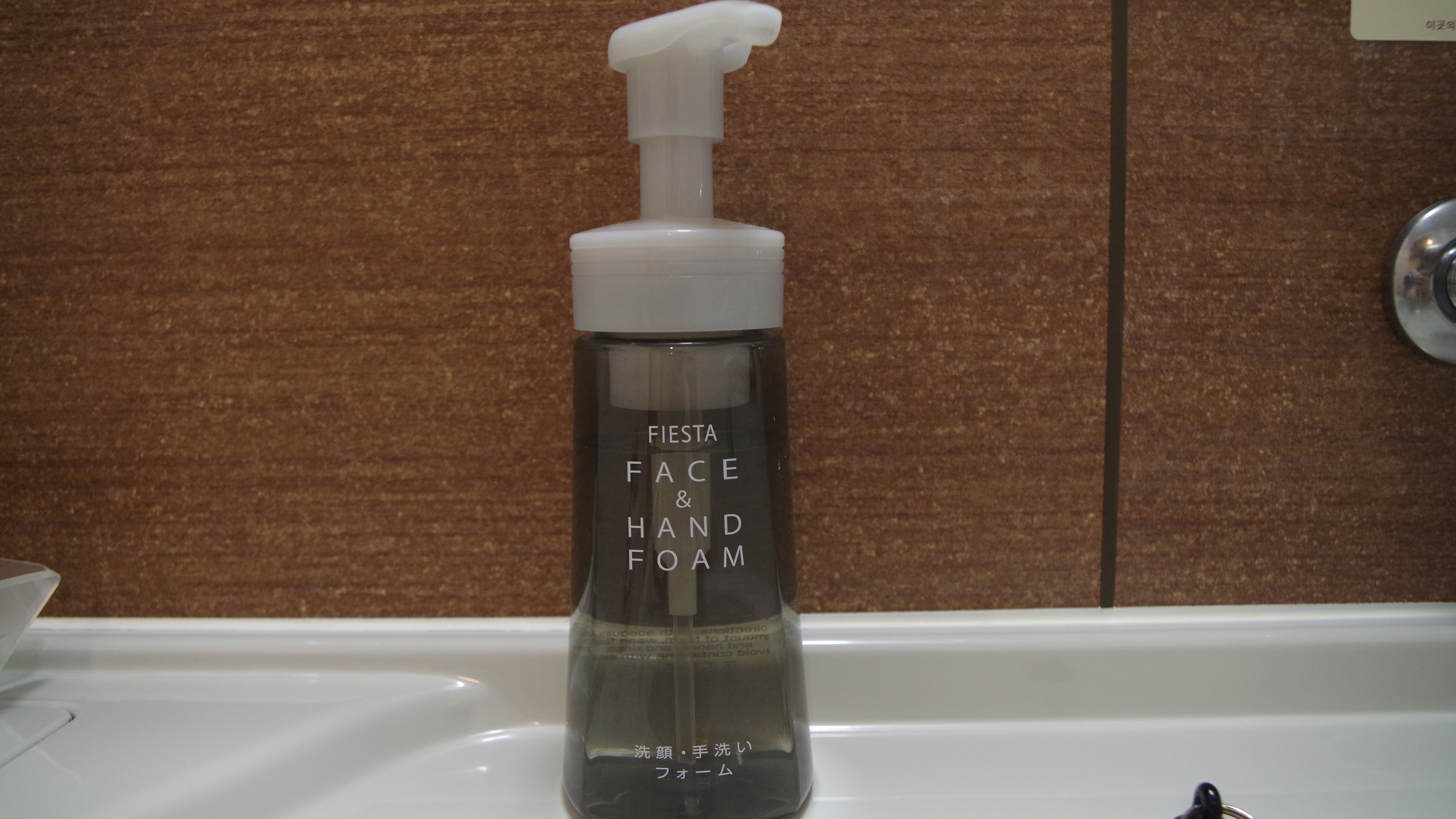 【所有房間都配備齊全】不僅可以洗手洗臉，還可以當剃須泡沫使用。