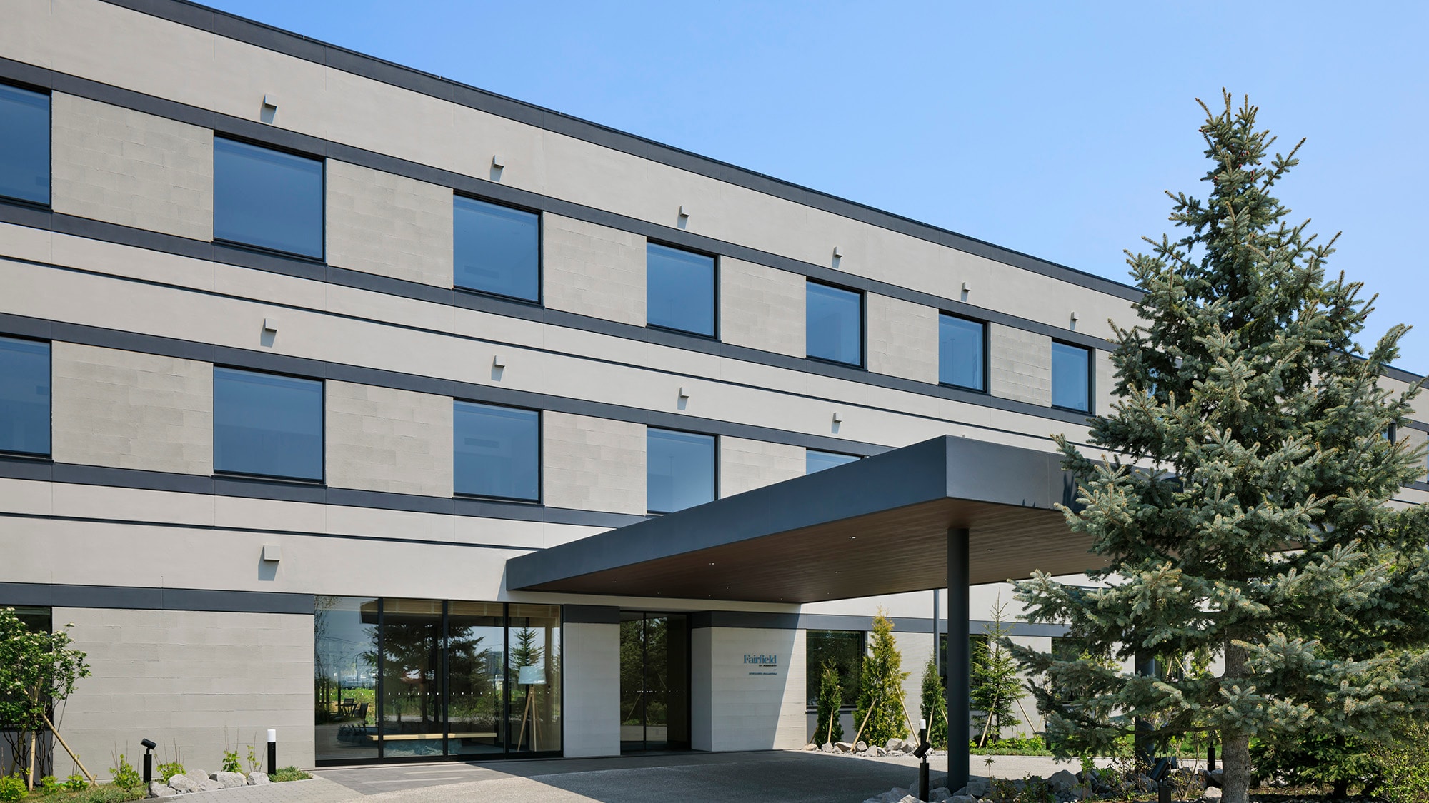 Exterior: Use our hotel as your base to discover the hidden charms of the area.