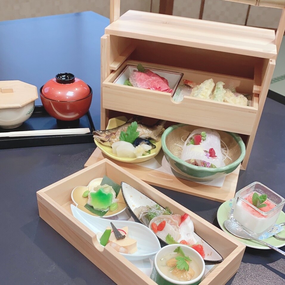 An example of a dinner plan for staying in - Delivered to your room