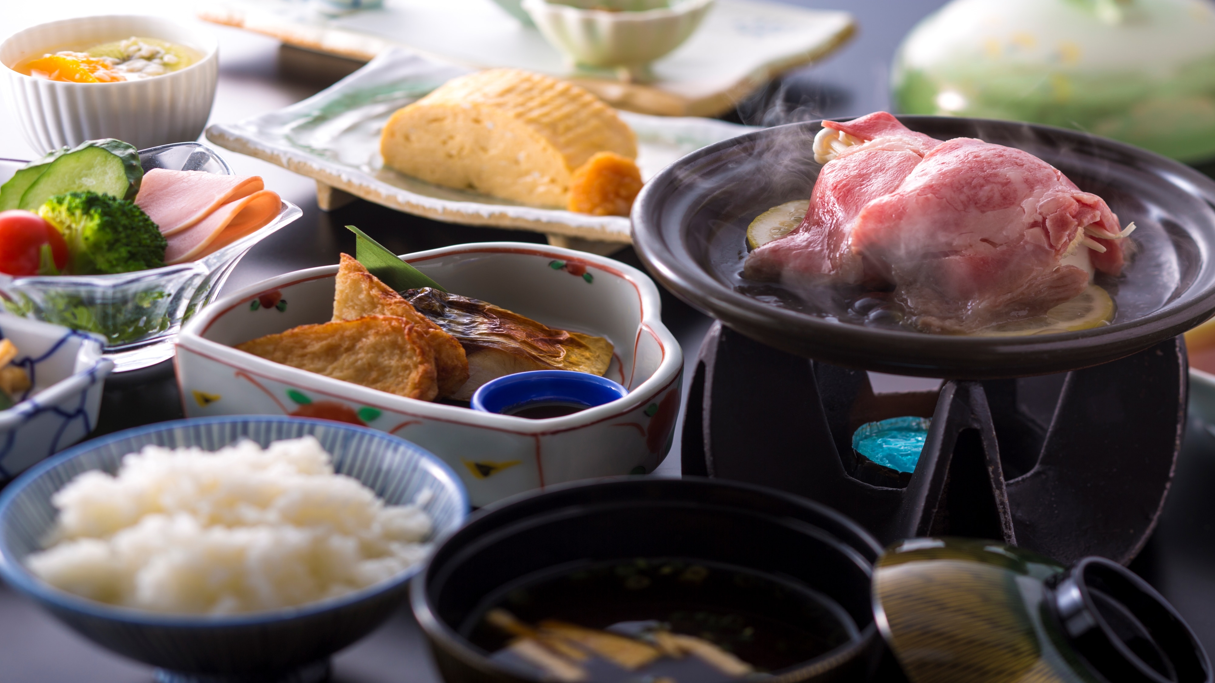 【日式早餐】檸檬蒸但馬牛自製豆腐、當地干魚、丹後越光米飯、自製味噌味噌湯等！