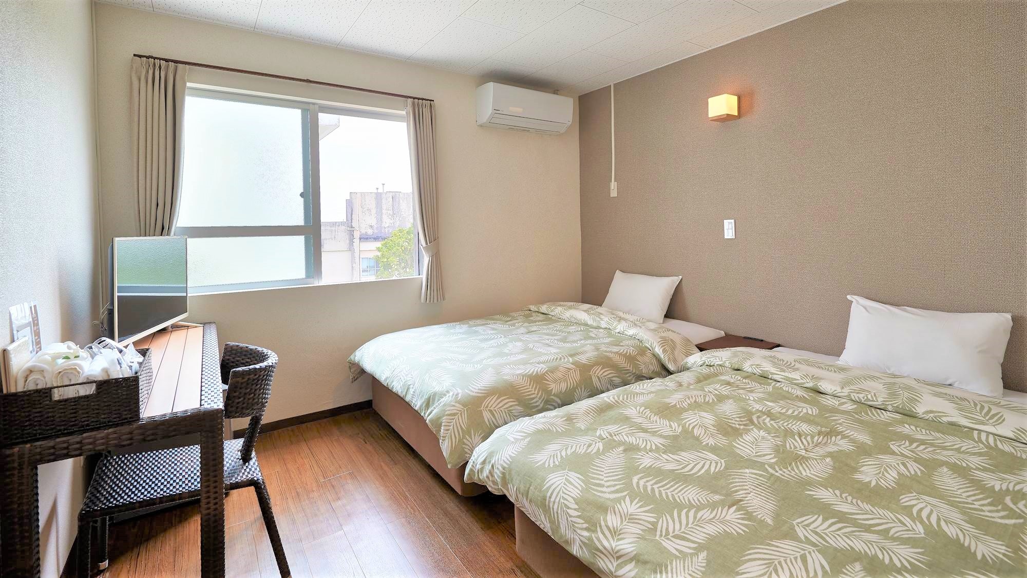 Twin bedroom