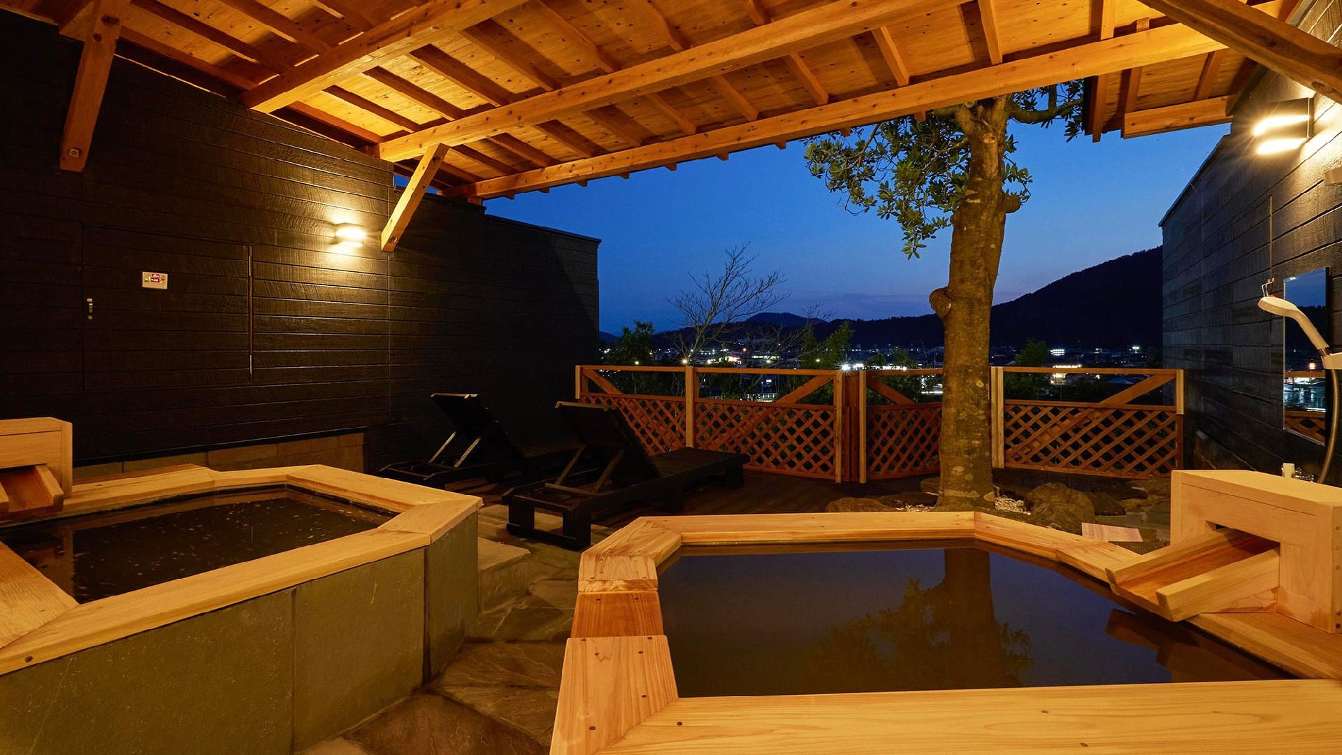 ・[Madoko: Open-air bath in guest room] Enjoy a blissful time while watching the night view.