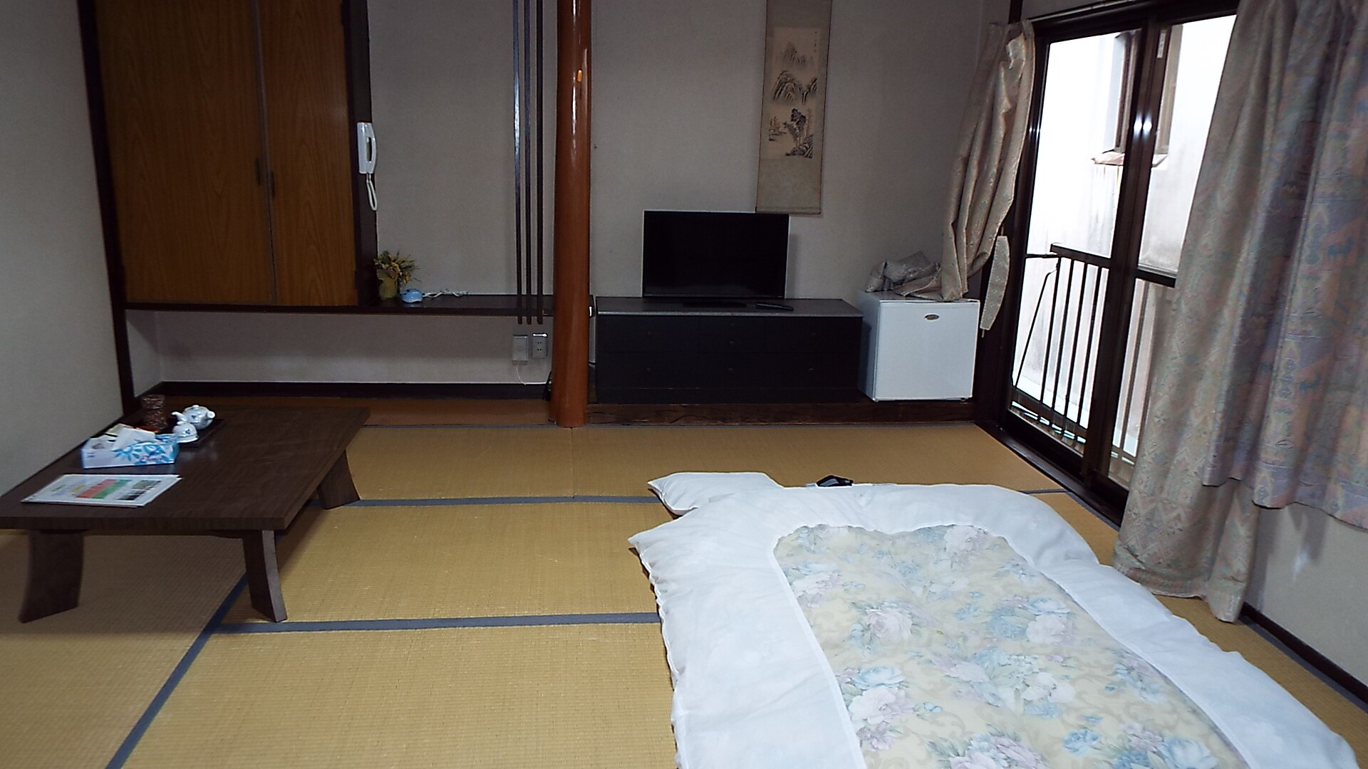 Chrysanthemum Room