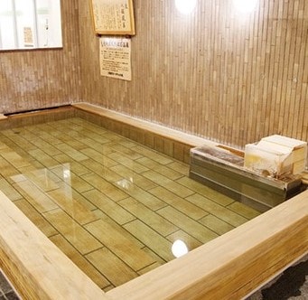 An example of Yuyu Land (cypress bath)