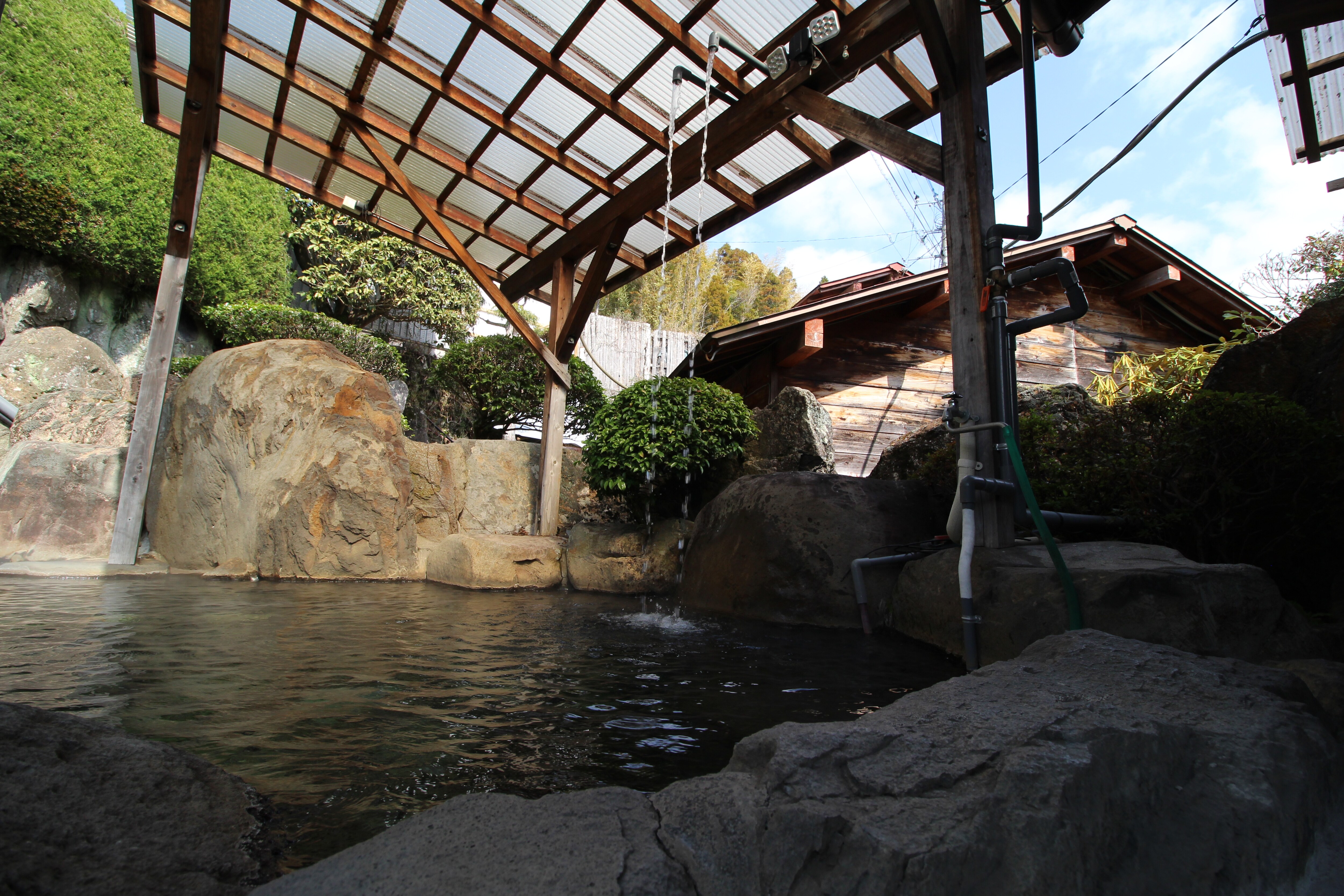 Open-air bath