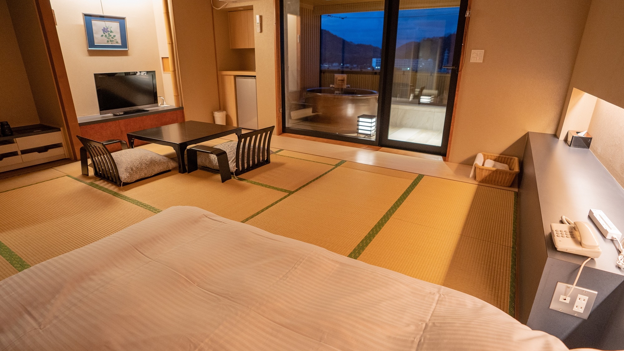 帶半露天浴池的高級客房，可欣賞富士山美景