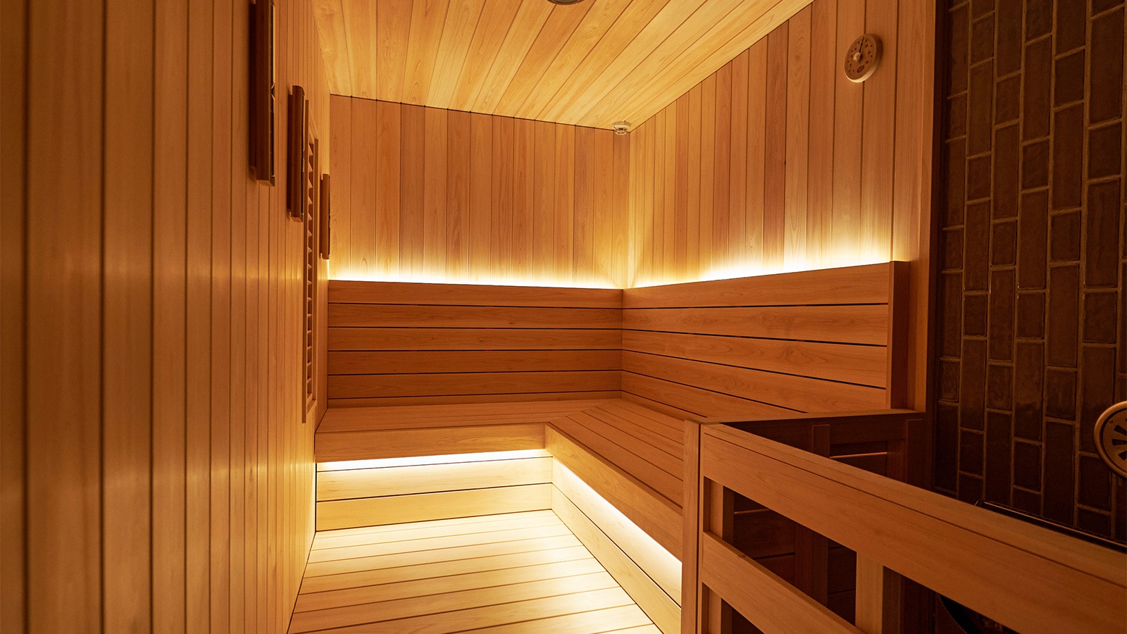 Sauna and large bath/men's bath