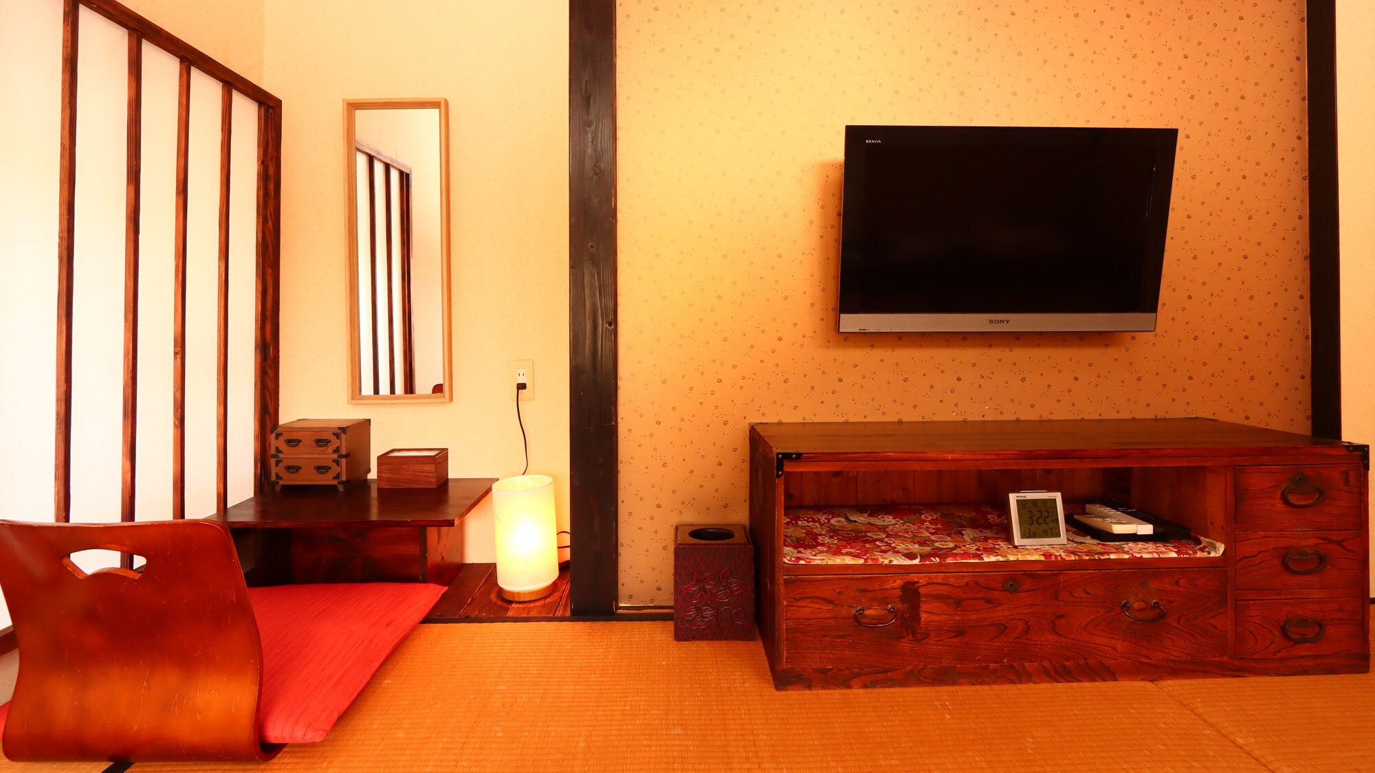 ●Kagayaki no Ma●There is also a wall-mounted TV, so you can relax in your room.