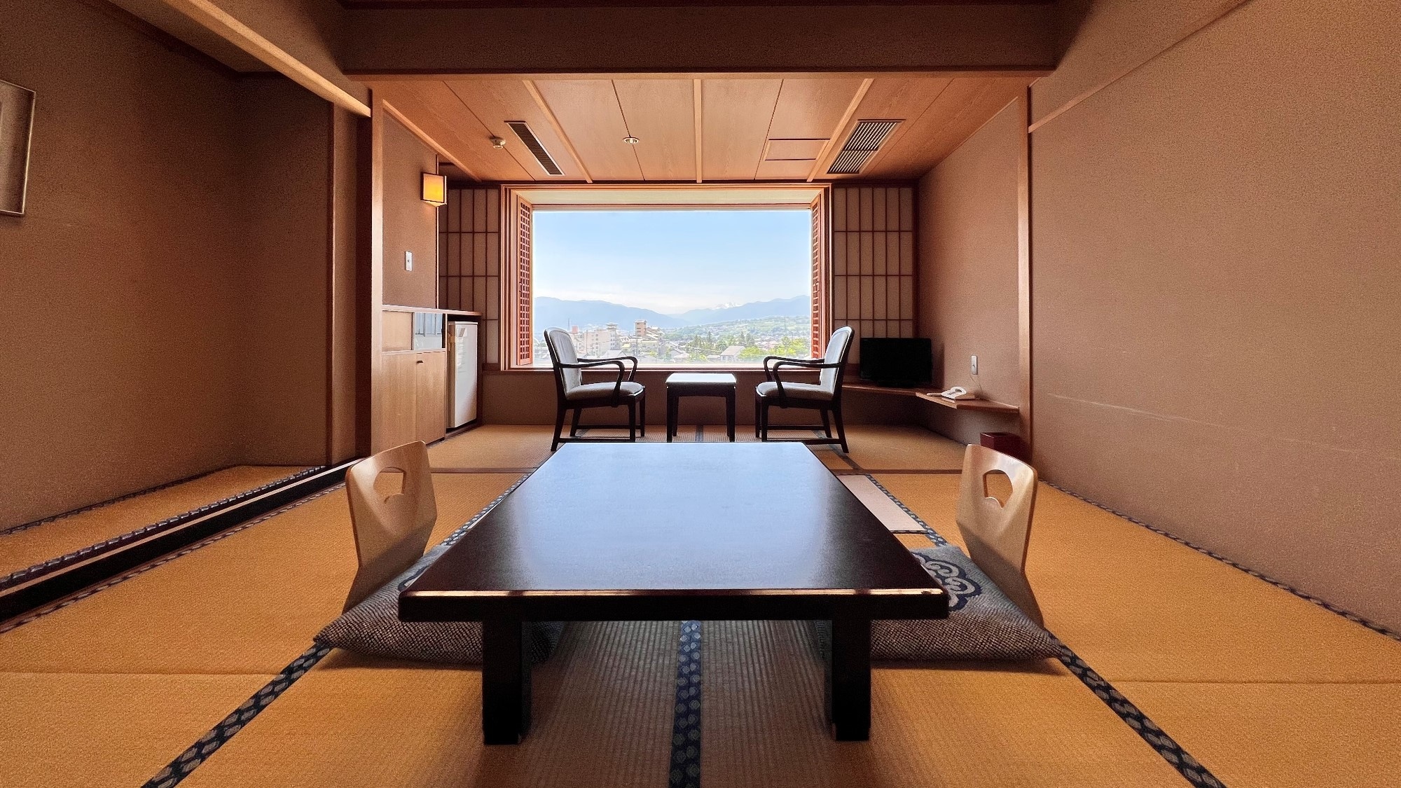 8 tatami room with veranda